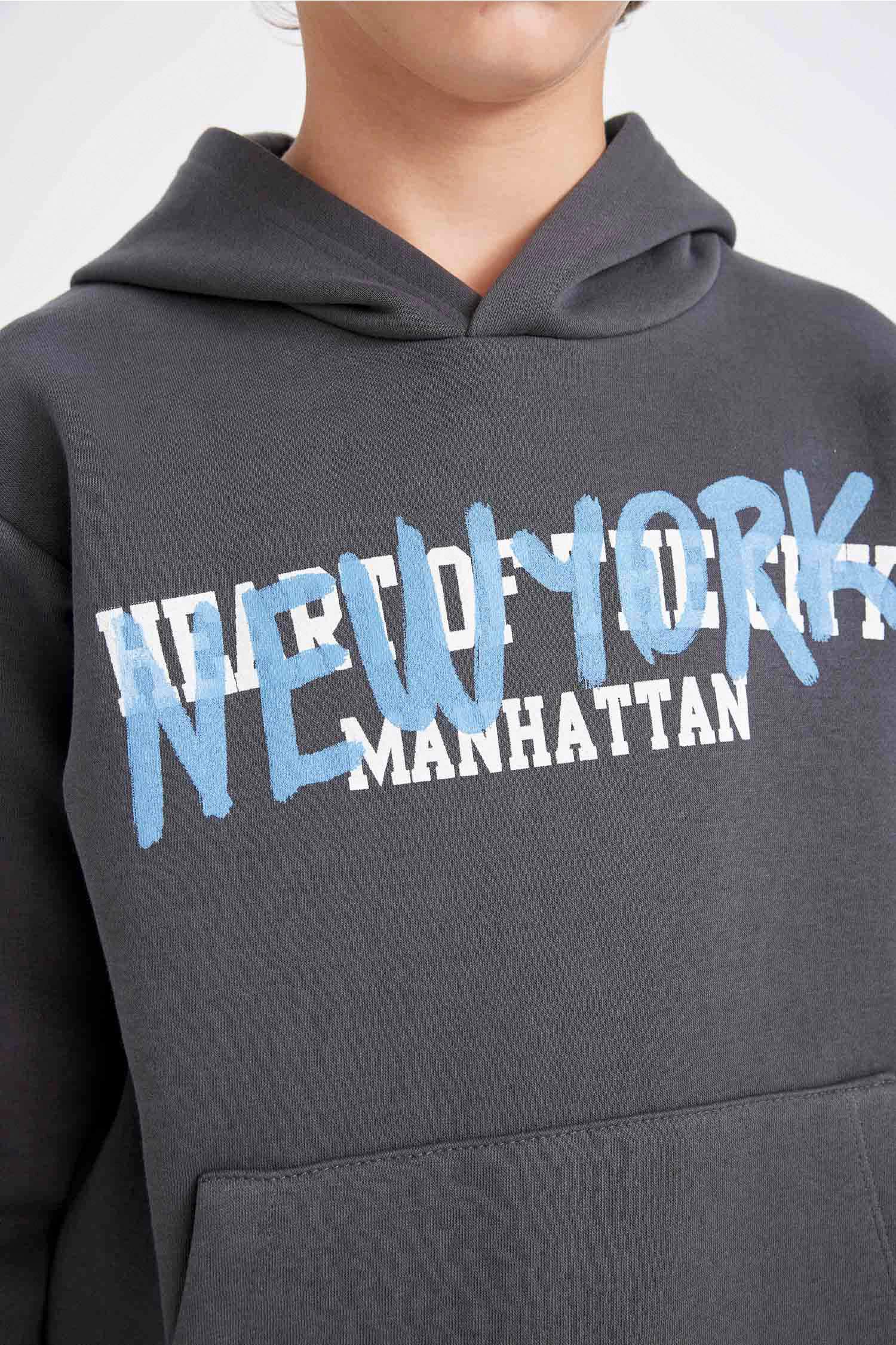 Erkek Çocuk Gri Kapüşonlu Cepli Sırt Baskılı Sweatshirt