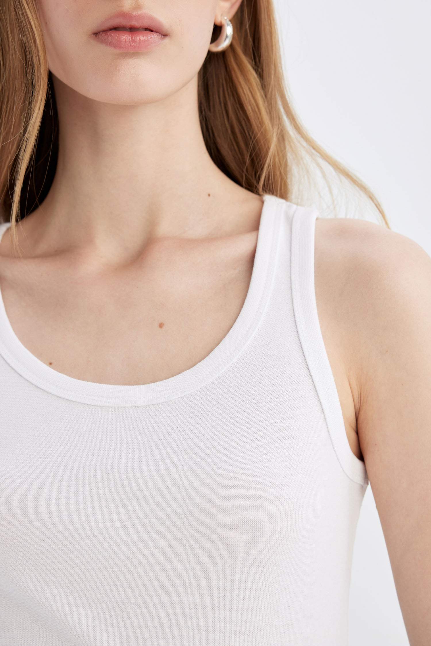 Slim Fit Dar Kesim U Yaka Basic Düz Ribana Atlet