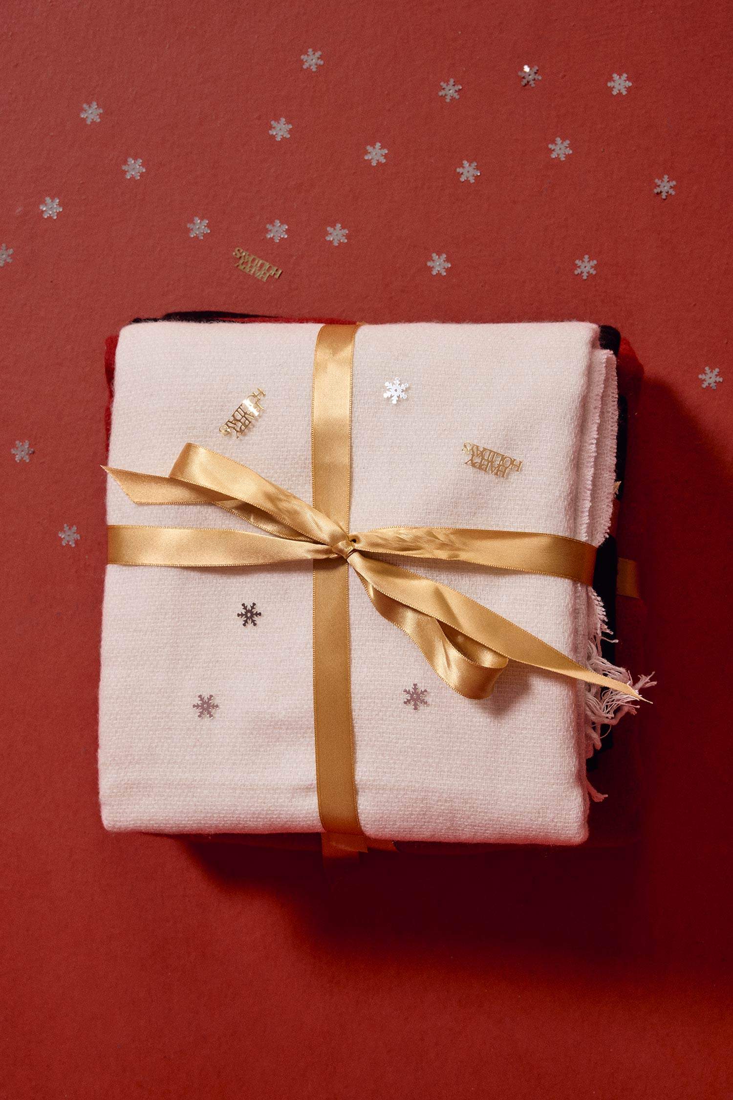 سكارف نسائي منسوج