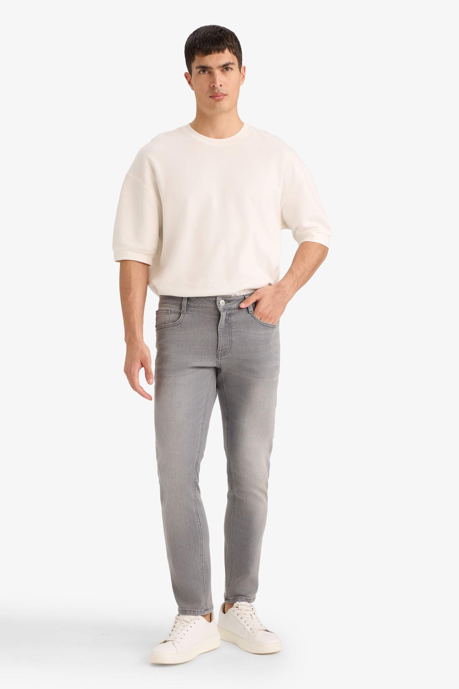 Pedro Slim Fit Slim Leg Jeans