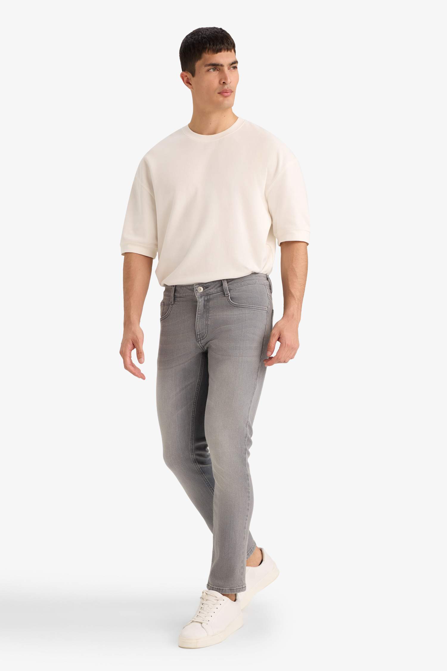 Pedro Slim Fit Slim Leg Jeans