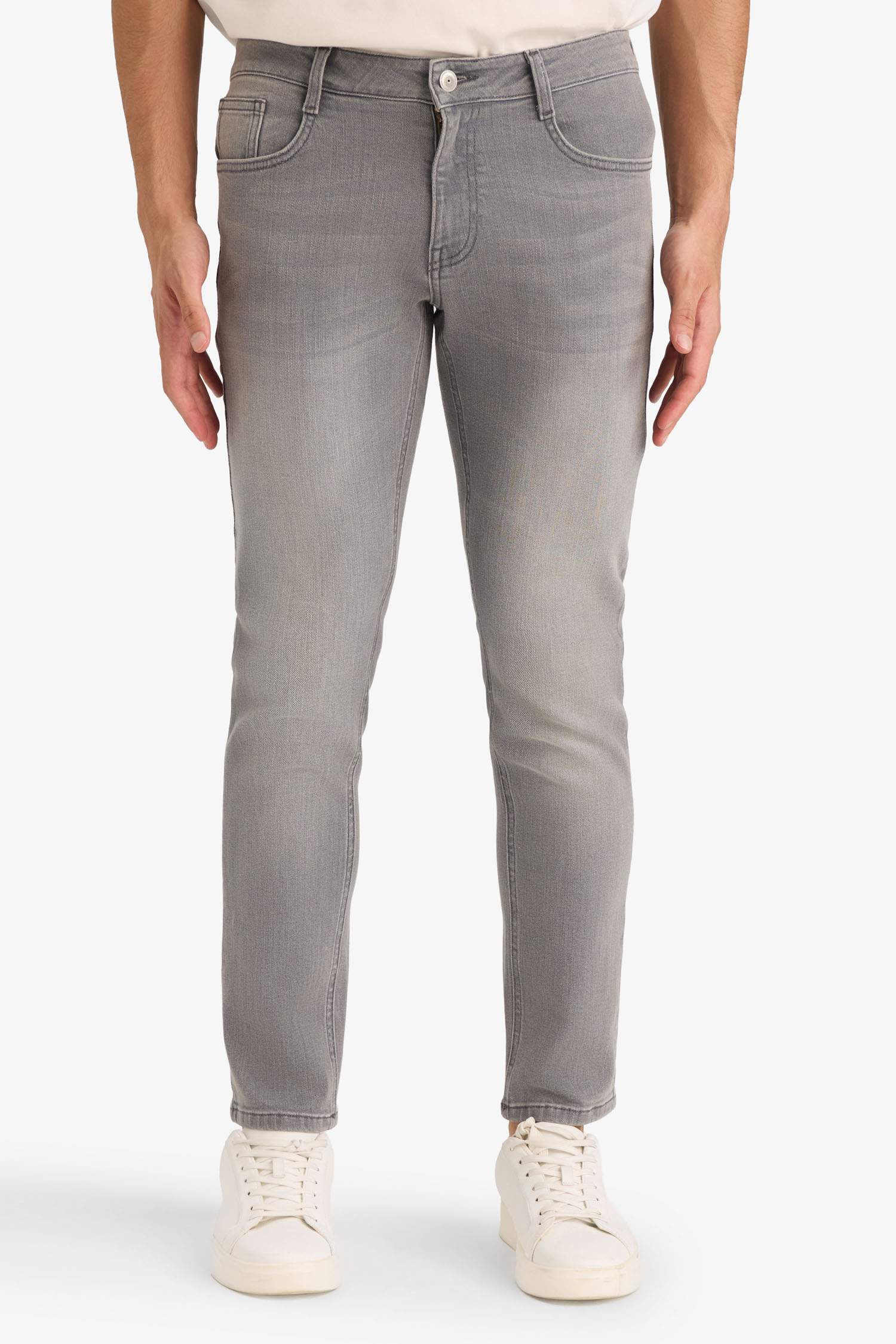 Pedro Slim Fit Slim Leg Jeans