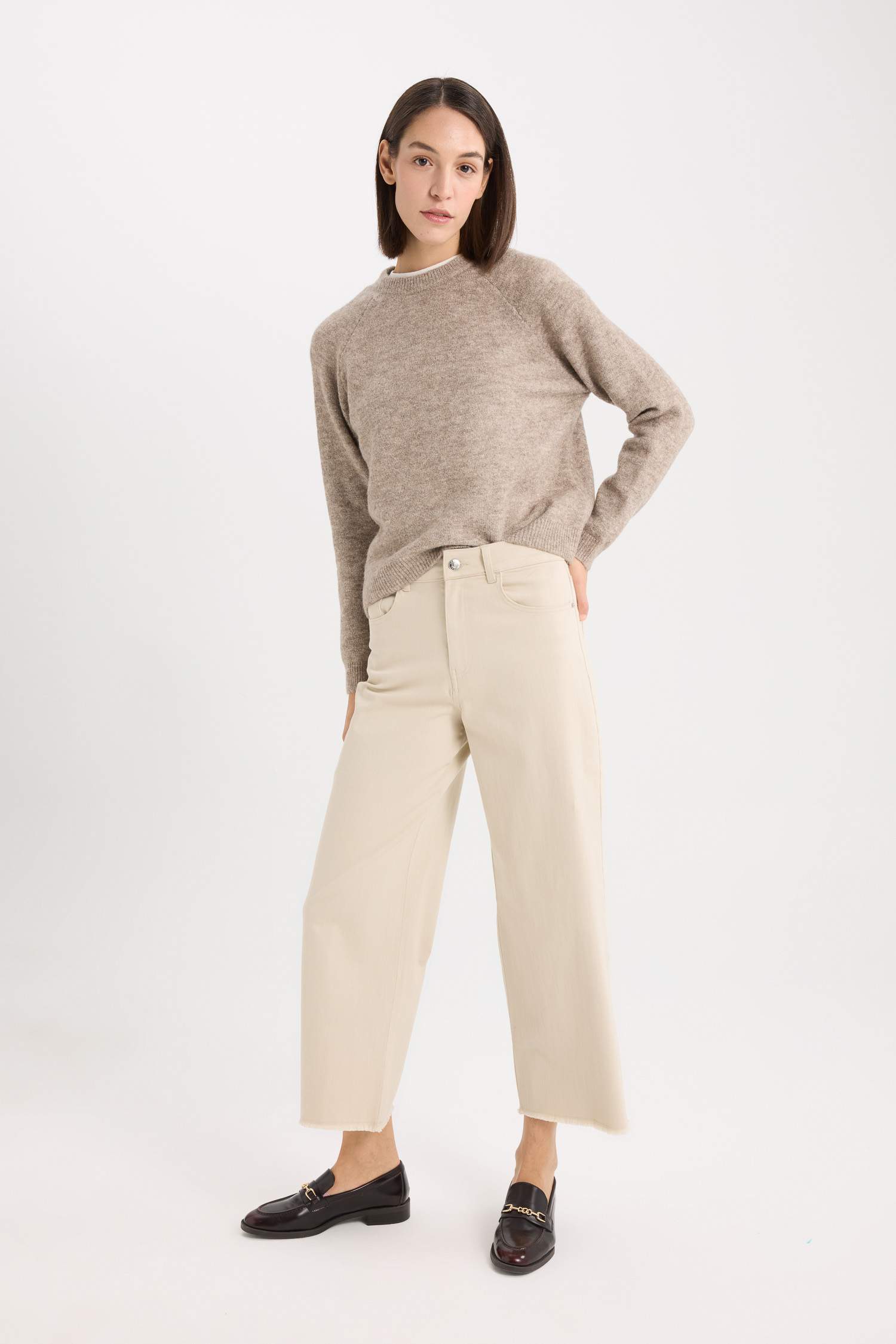 بلوفر تريكو سامبل قصة عادية برقبة مستديرة