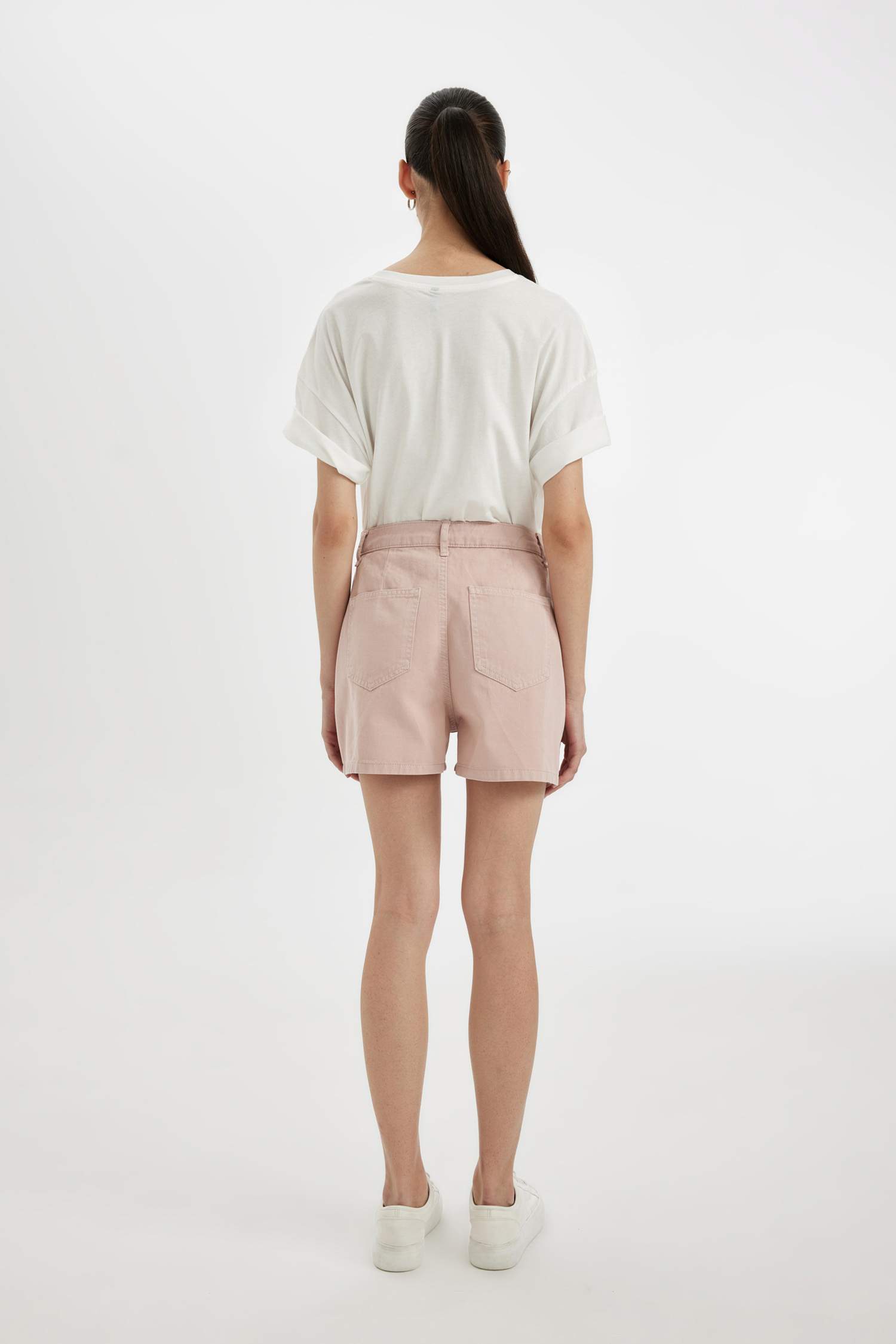 شورت قصير موم فيت بخصر عالي