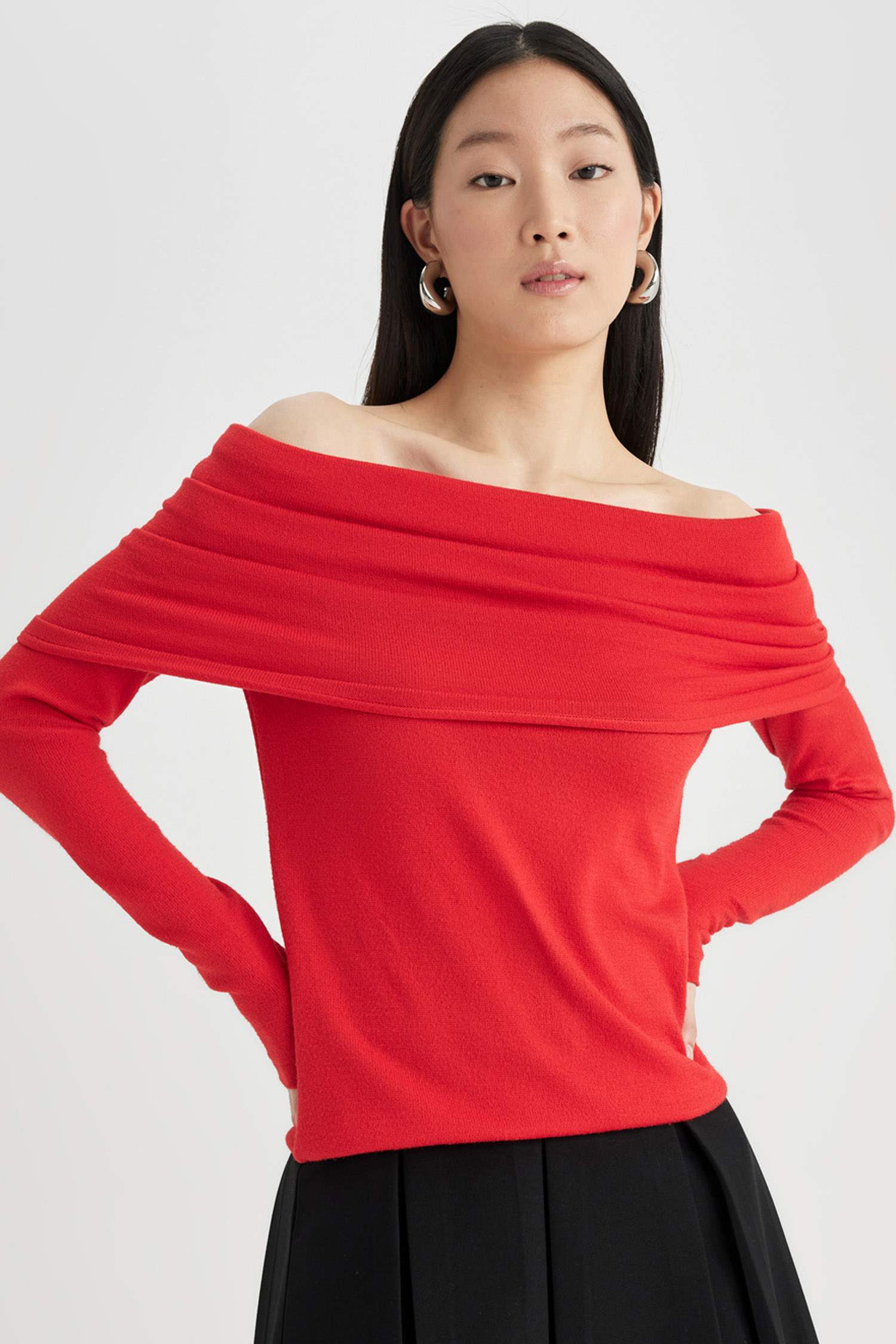 Fitted Open Shoulder Pullover