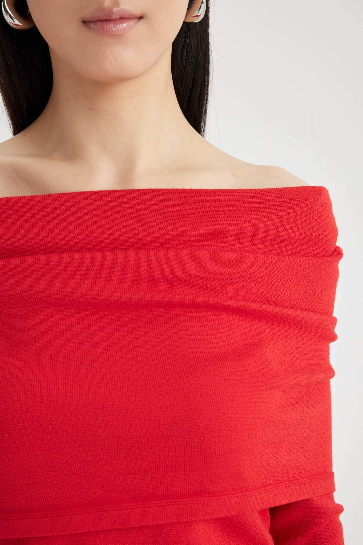 Fitted Open Shoulder Pullover