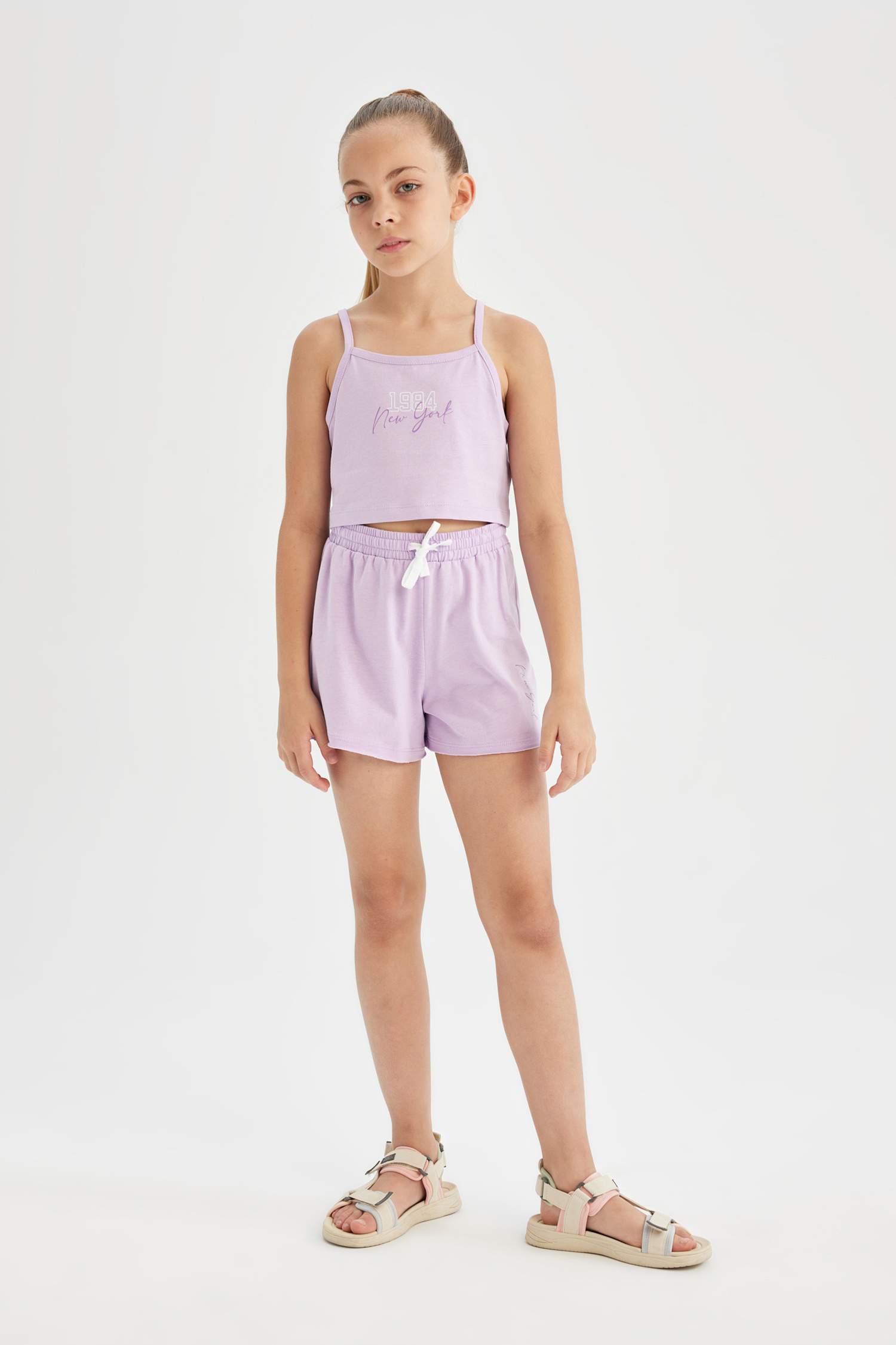 طقم بناتي شورت وتيشيرت - قطعتين