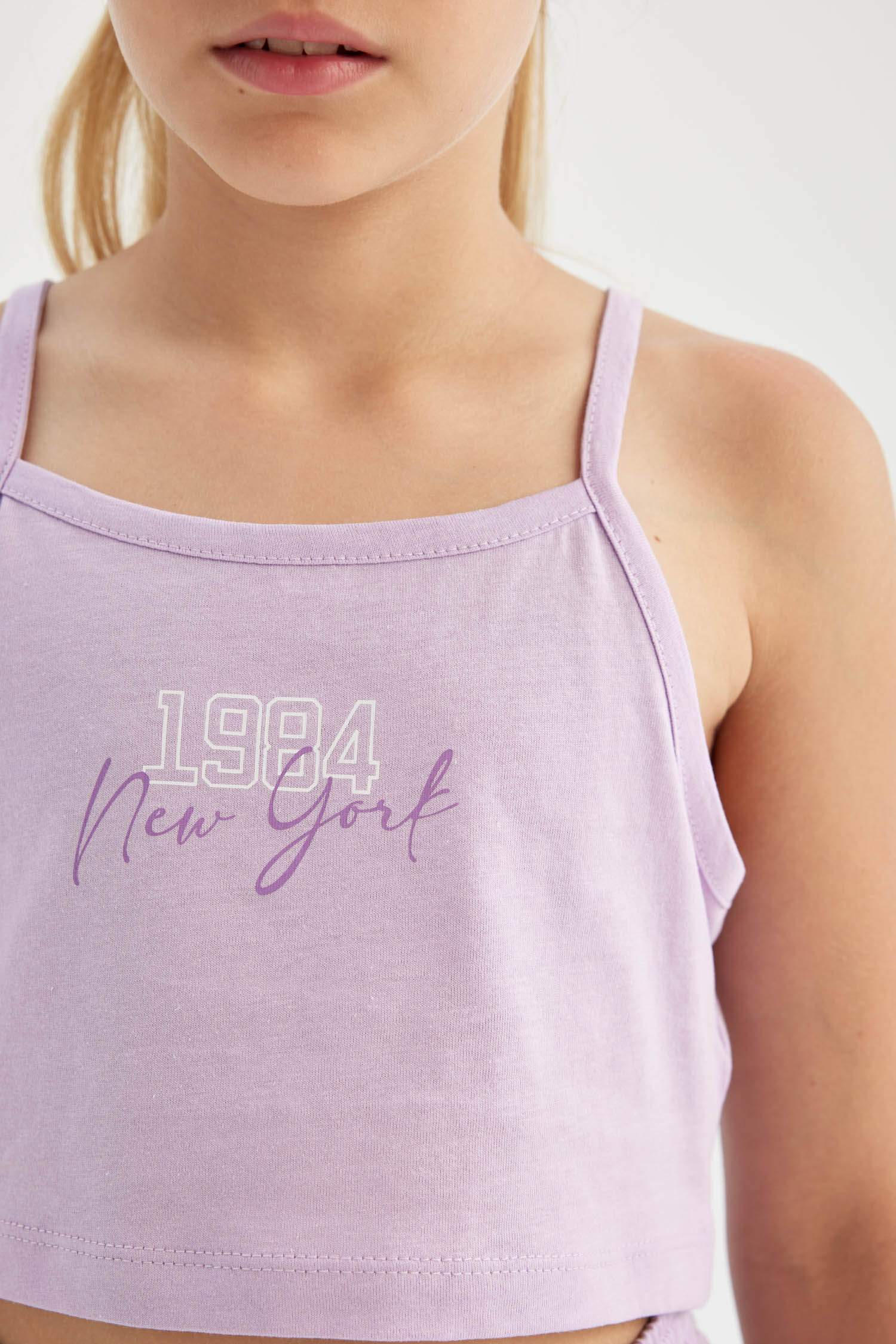 طقم بناتي شورت وتيشيرت - قطعتين