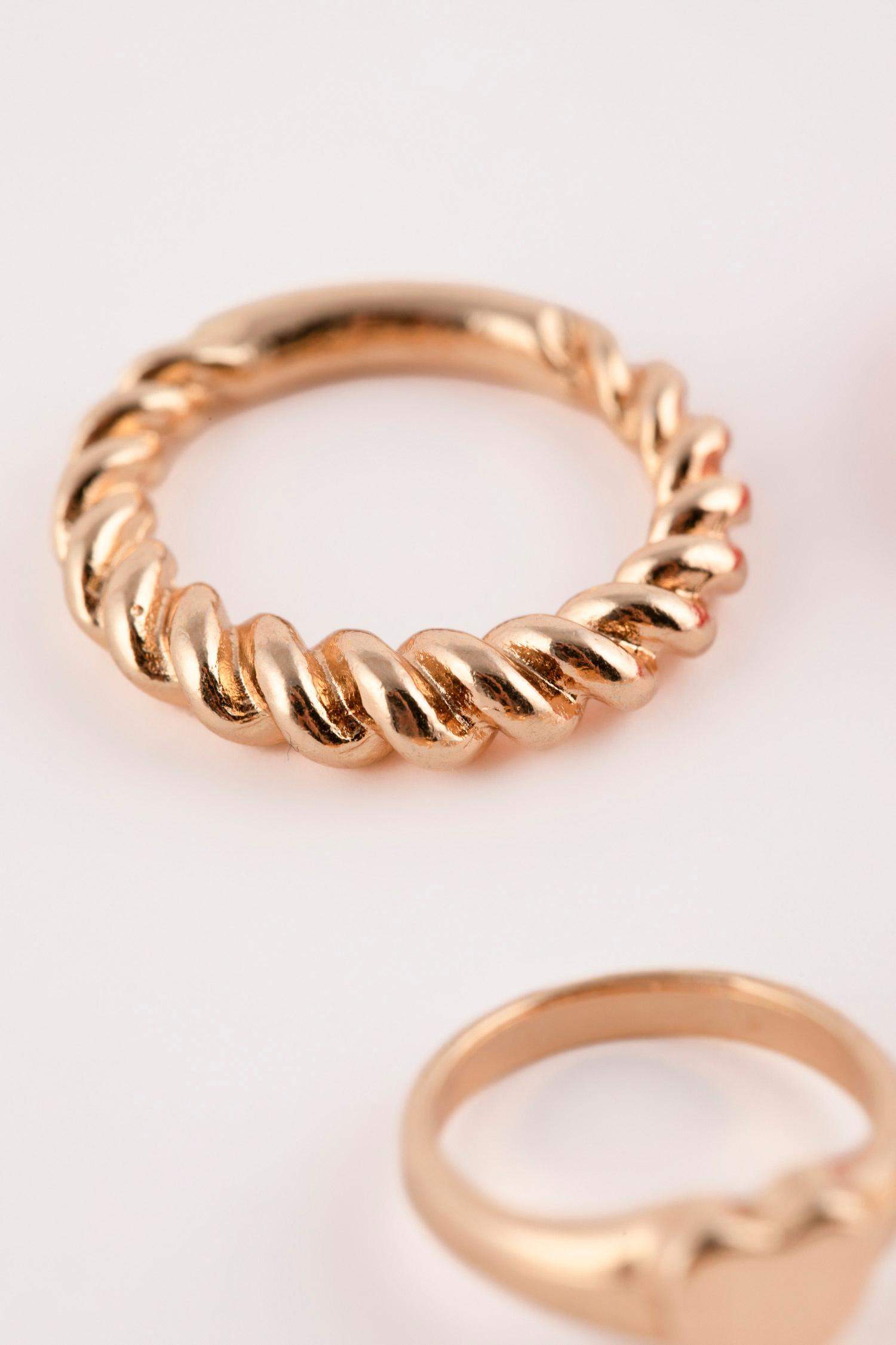 Woman 10 Piece Gold Rings