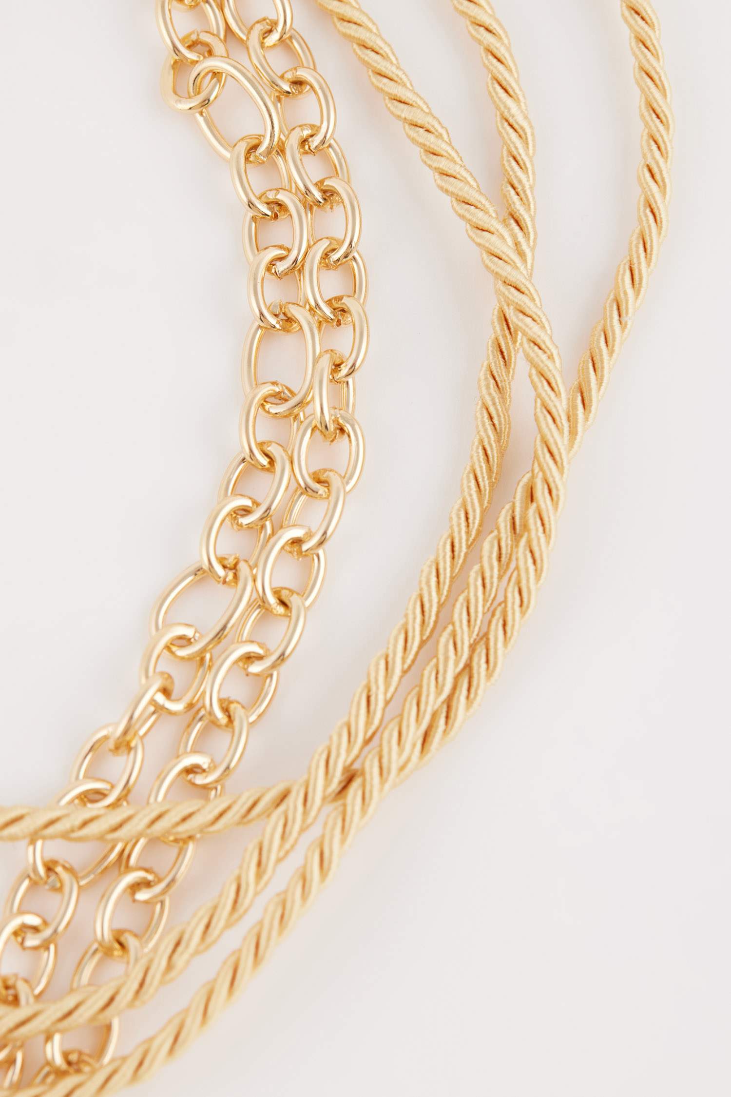 Әйелдерге 2 алқа