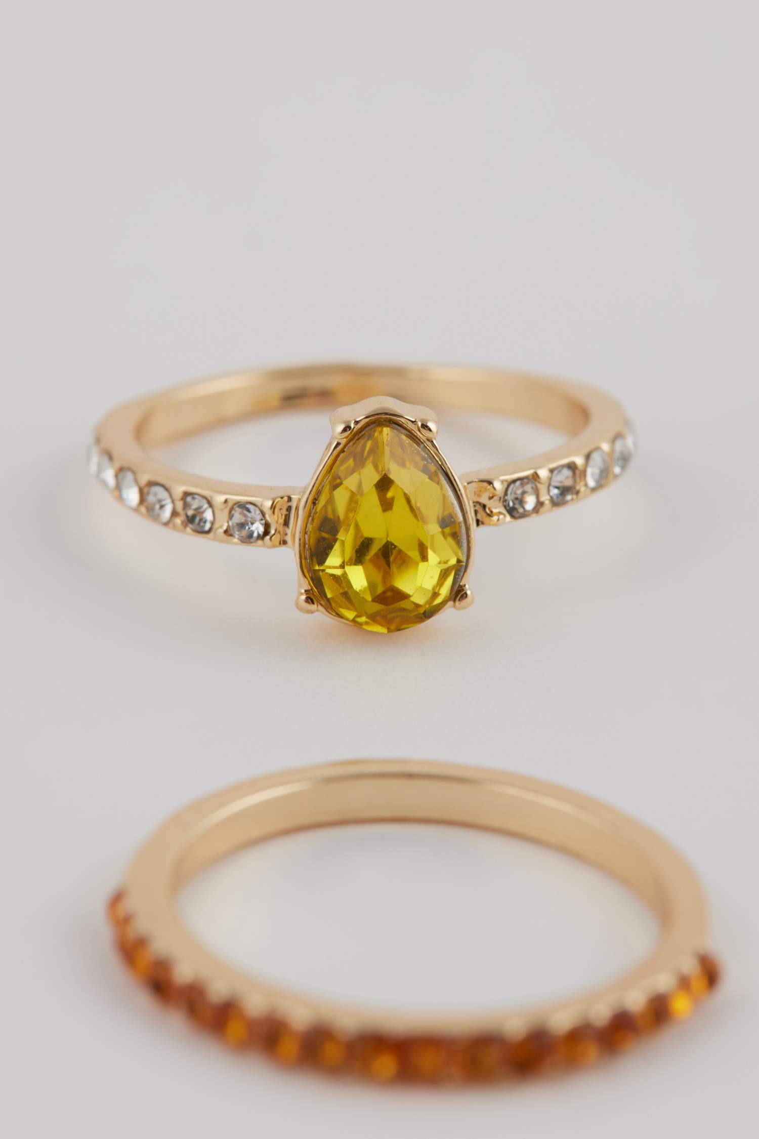 Woman 6 Piece Gold Rings