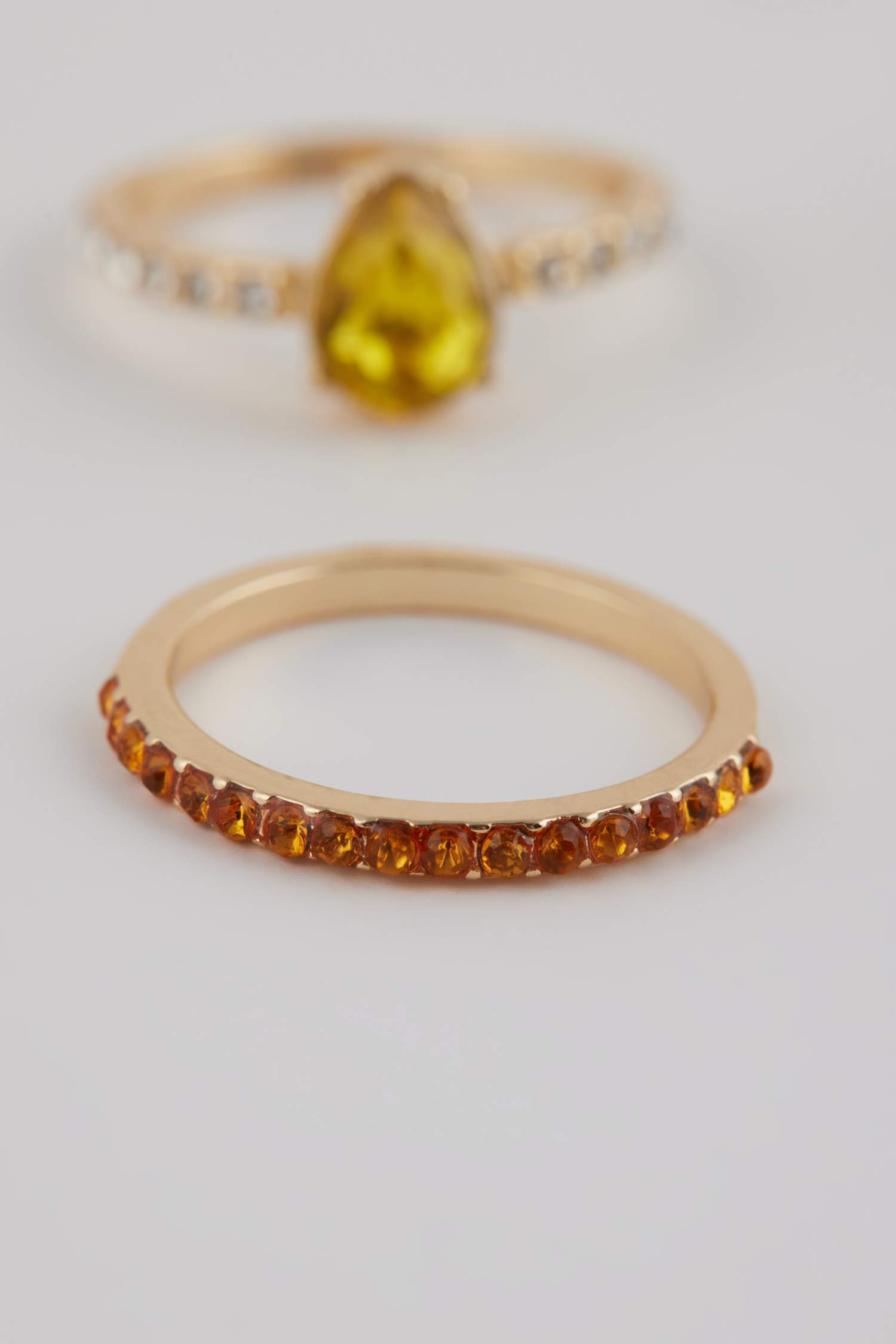 Woman 6 Piece Gold Rings