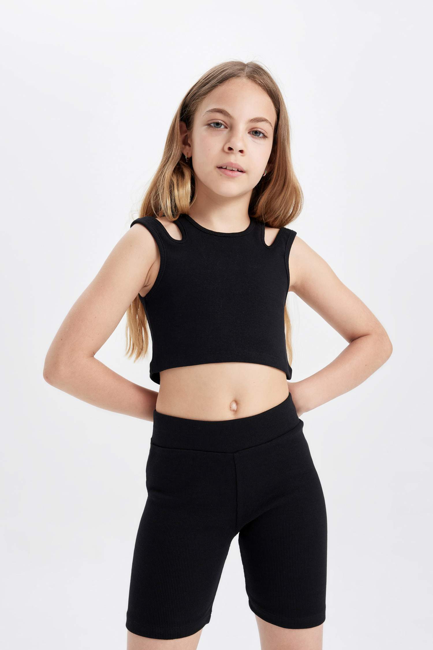 سيت بناتي ستريج وفانيلة مضلع - قطعتين