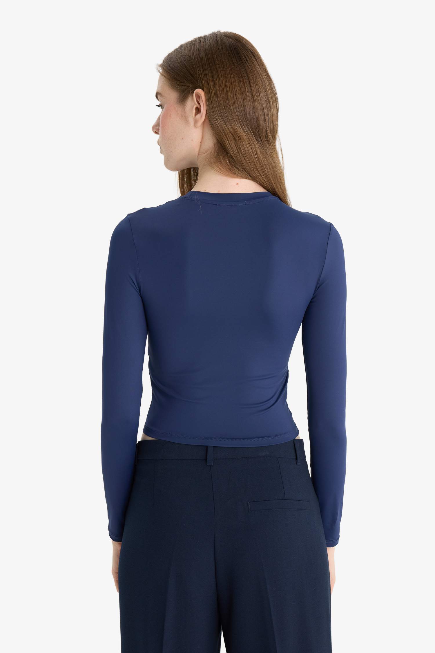 تيشيرت ردن طويل مضلع مخصر بياخة مستديرة