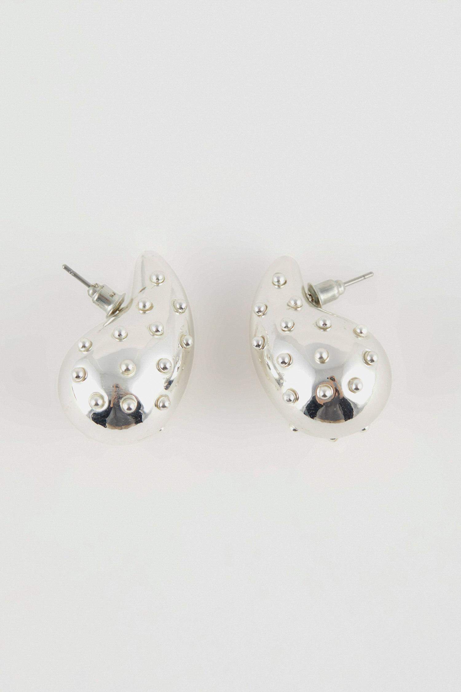 حلقات أذن نسائية مرصعة