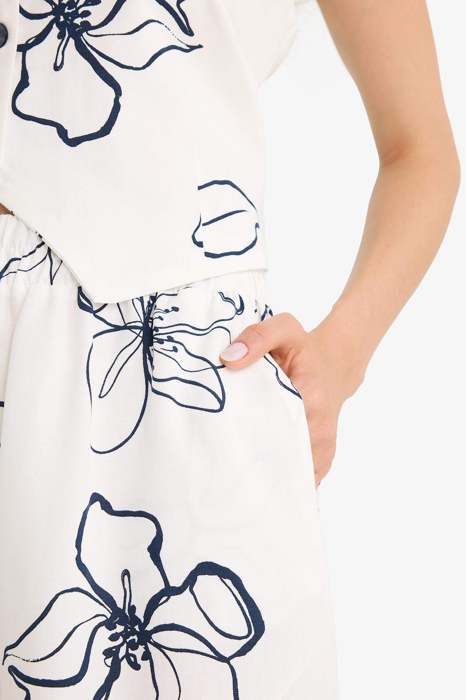 Regular Fit Regular Waist Patterned Elastic Banded Linen Blend Shorts