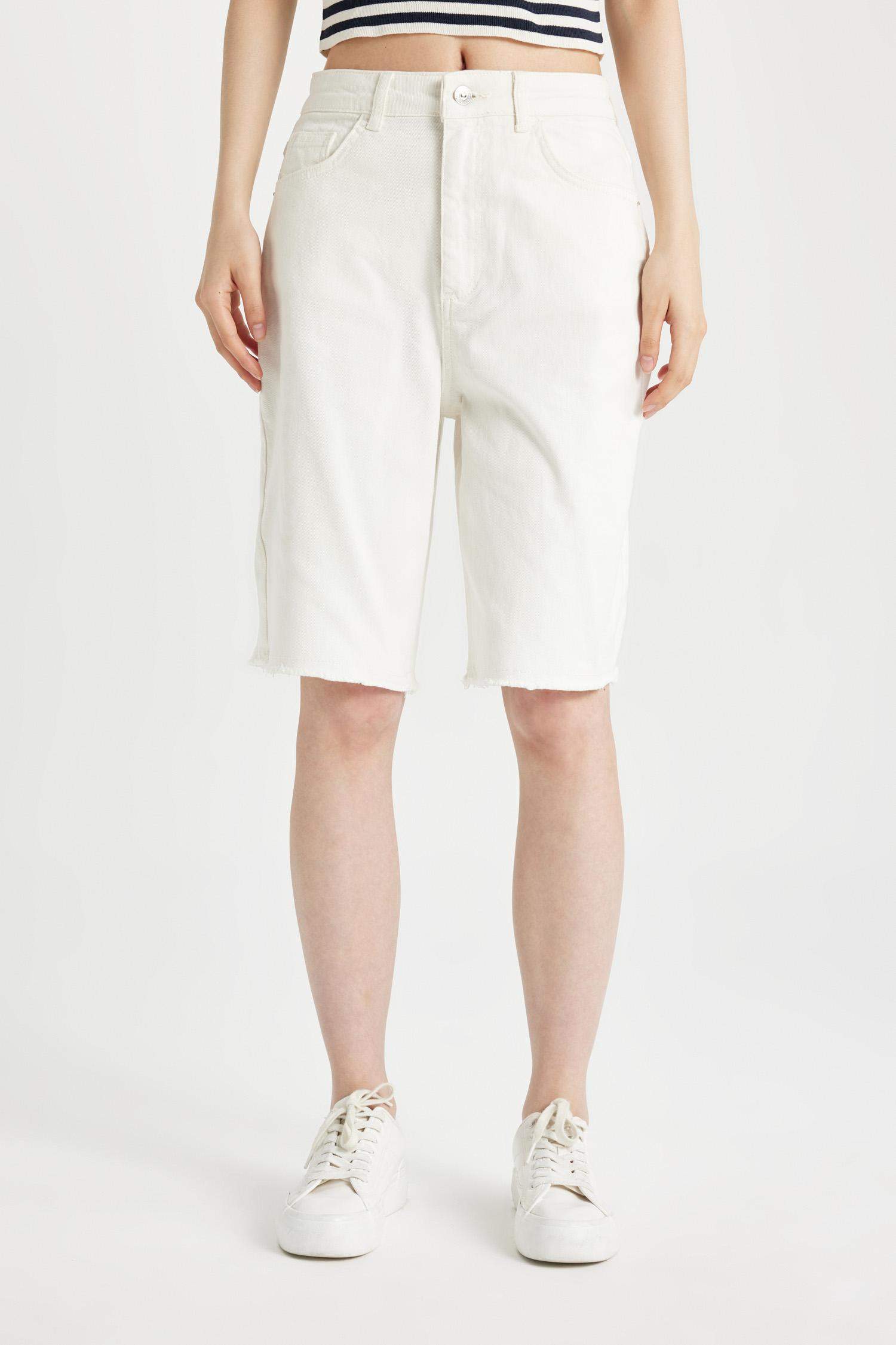 Pantacourt Capri Balnc en Gabardine à Taille Haute