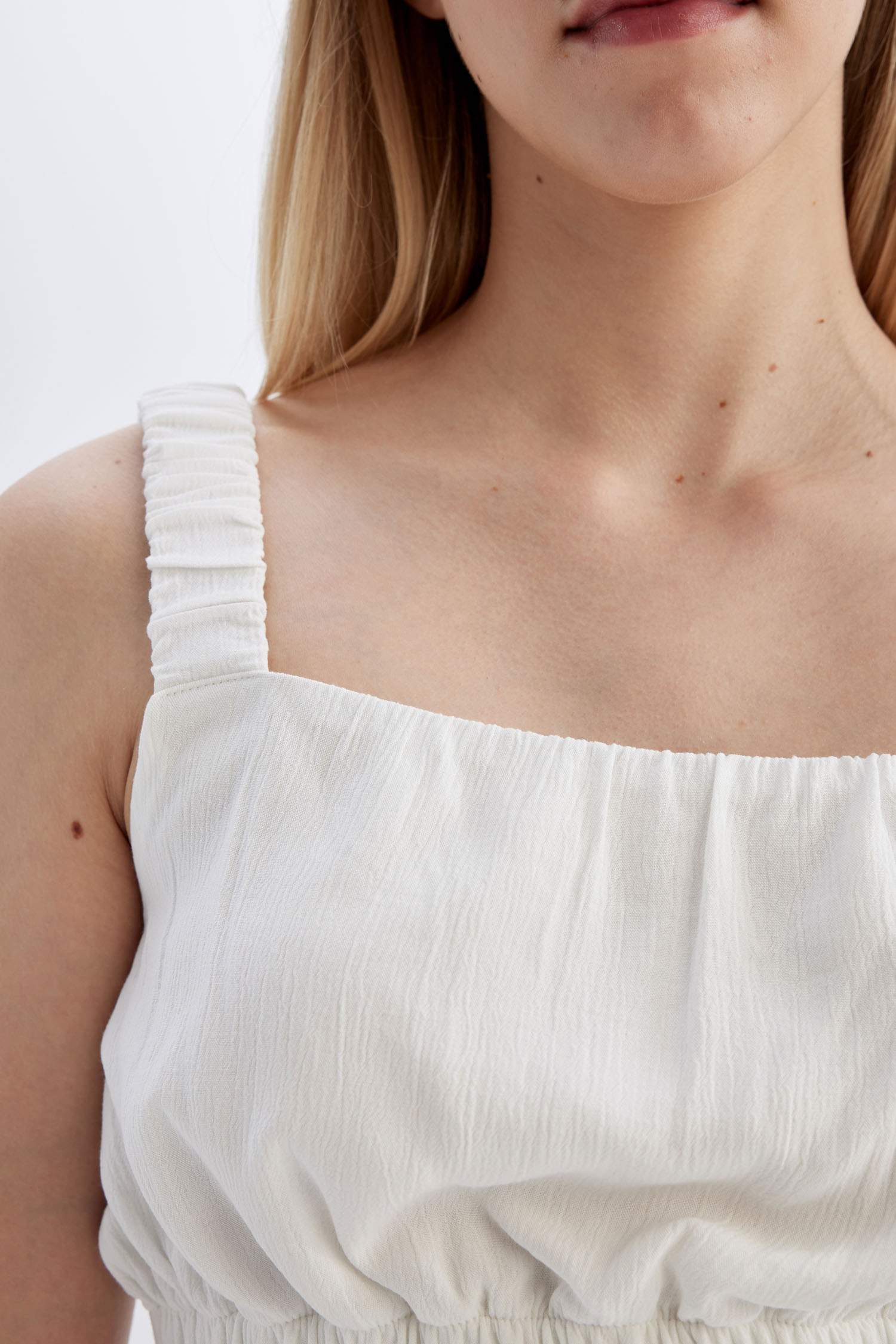 Strapless Sleeveless Blouse