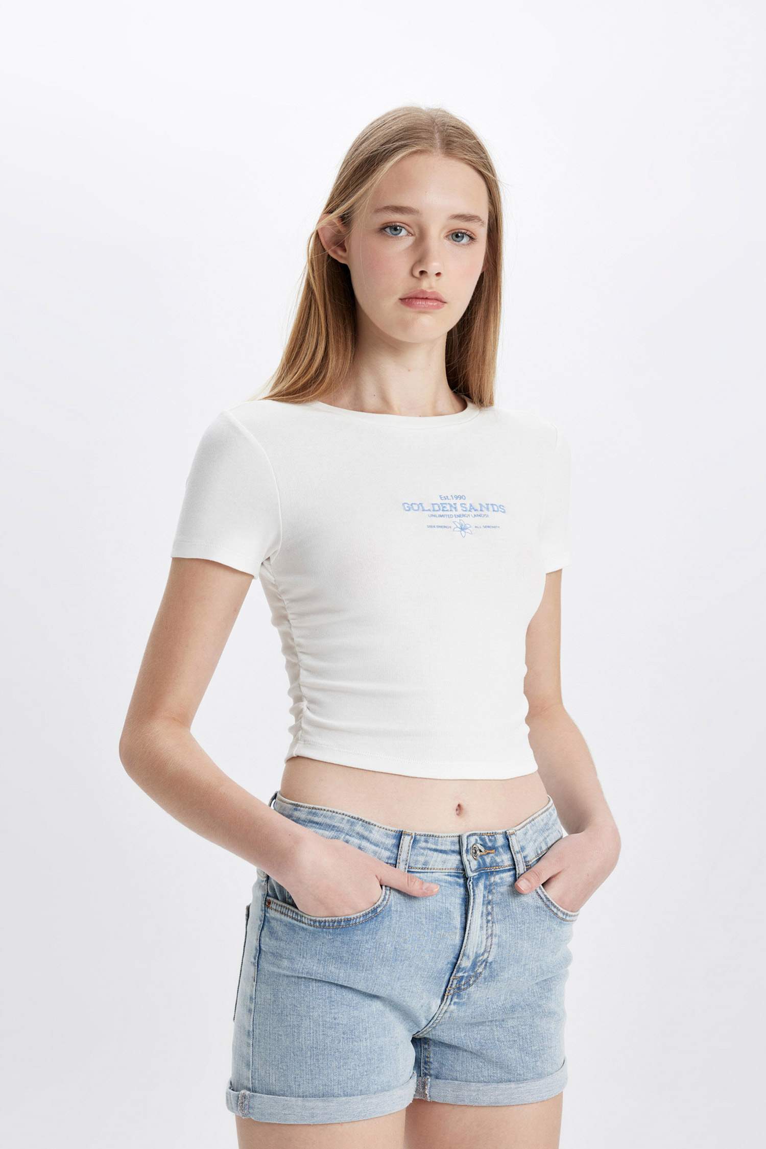 Fitted Bisiklet Yaka Baskılı Ribana Kısa Kollu Beyaz Tişört