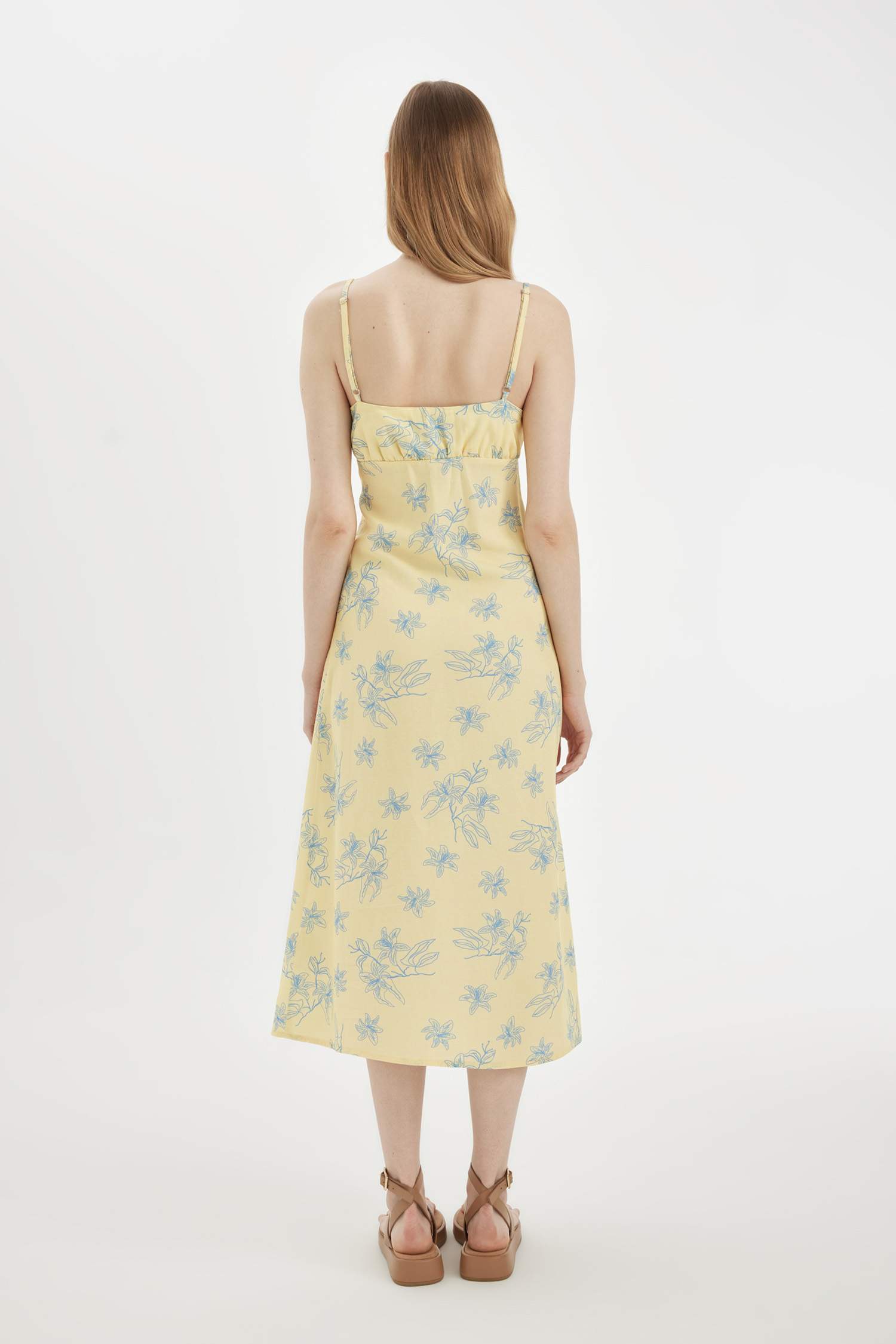 فستان ميدي فلورال كتان بقصة A بحمالات