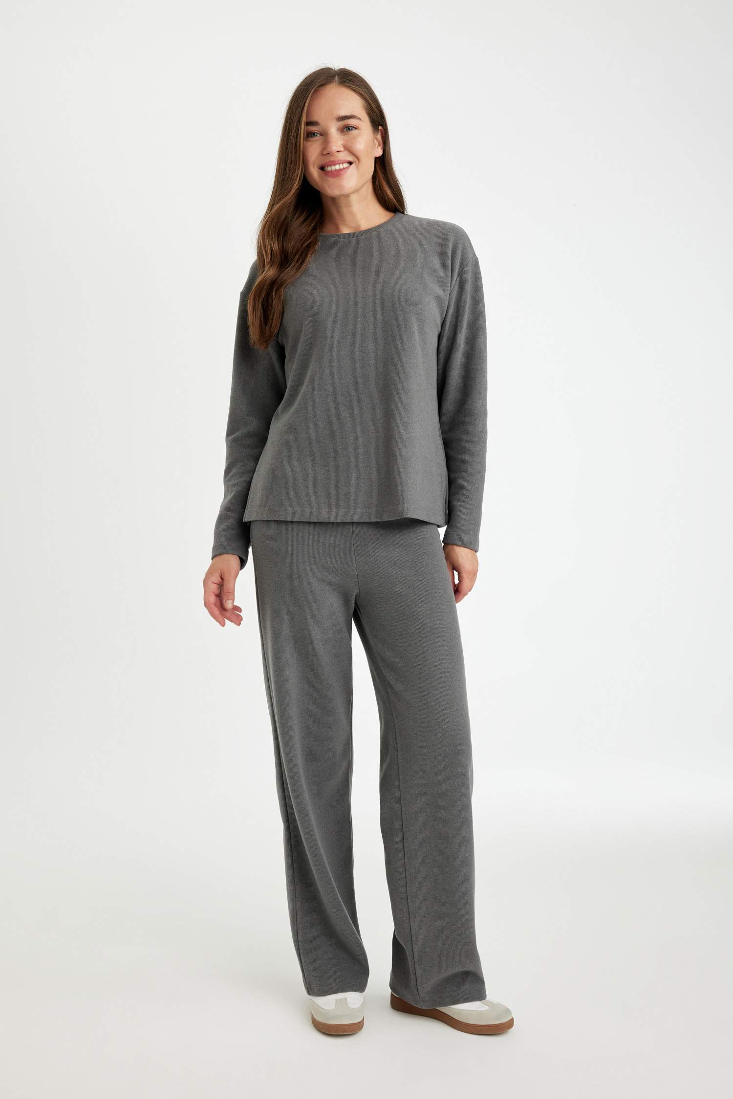 تيشيرت بيزك كم طويل قصة عادية محاك برقبة مستديرة