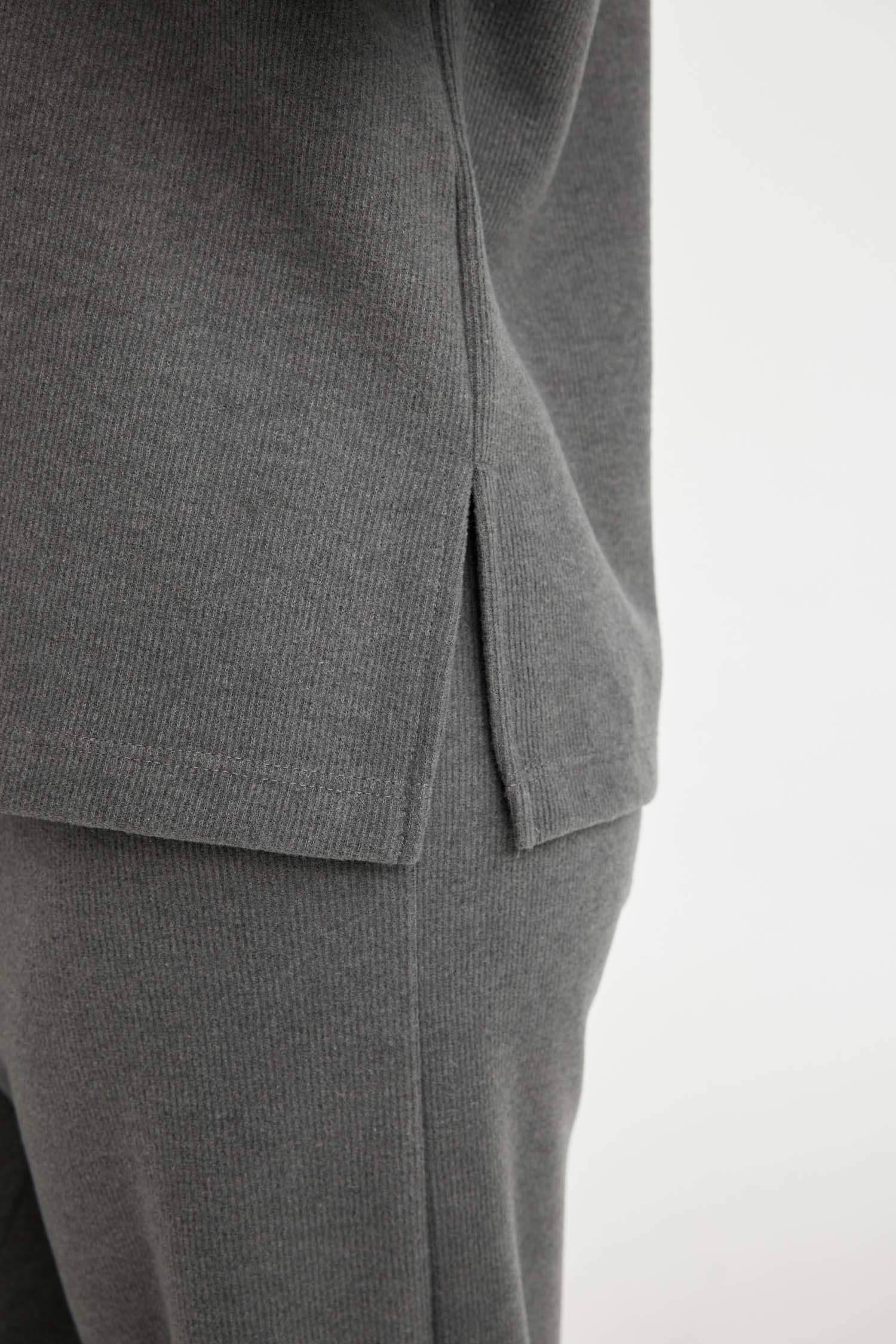 تيشيرت بيزك كم طويل قصة عادية محاك برقبة مستديرة