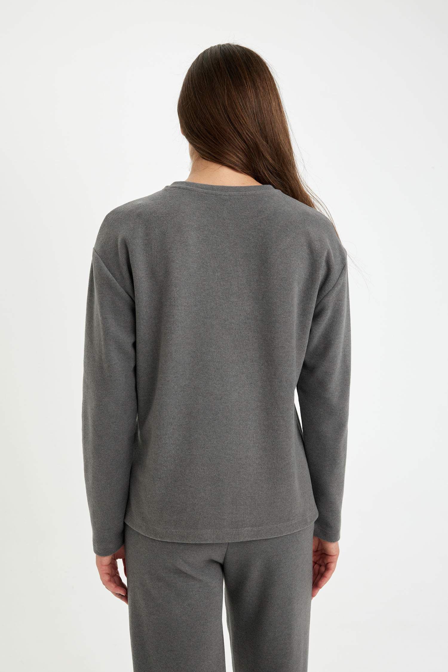 تيشيرت بيزك كم طويل قصة عادية محاك برقبة مستديرة