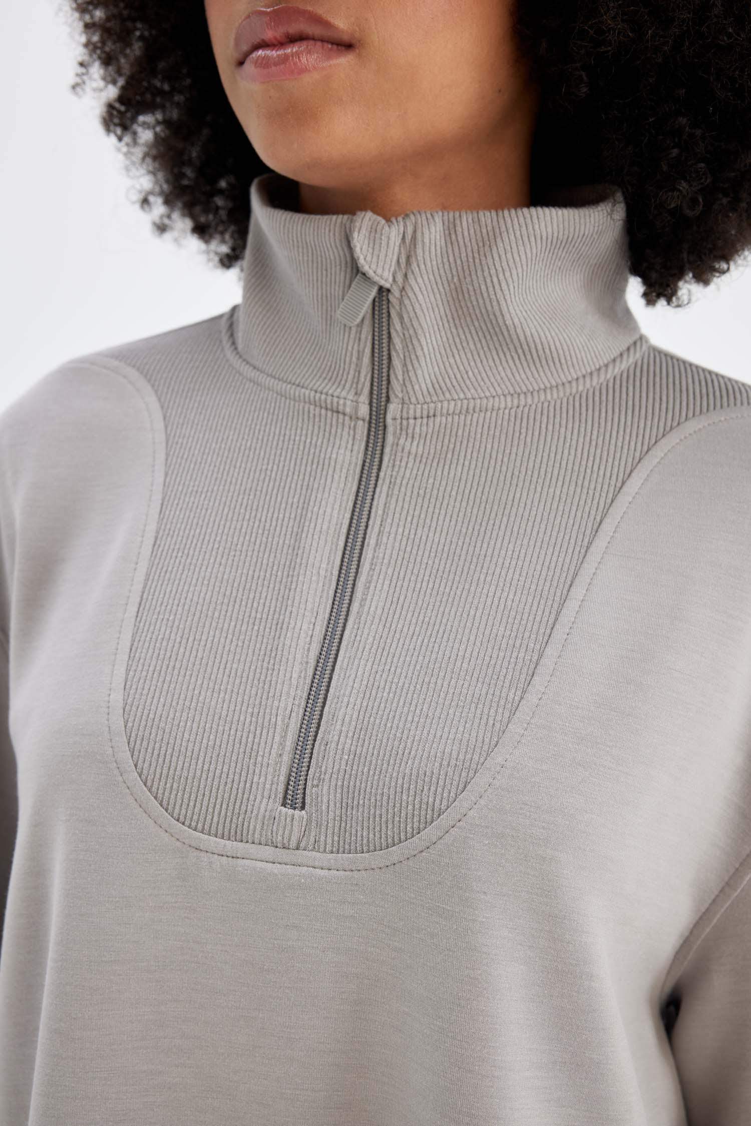 DeFactoFit Oversize Geniş Kalıp Dik Yaka Fermuarlı Modal Sporcu Sweatshirt