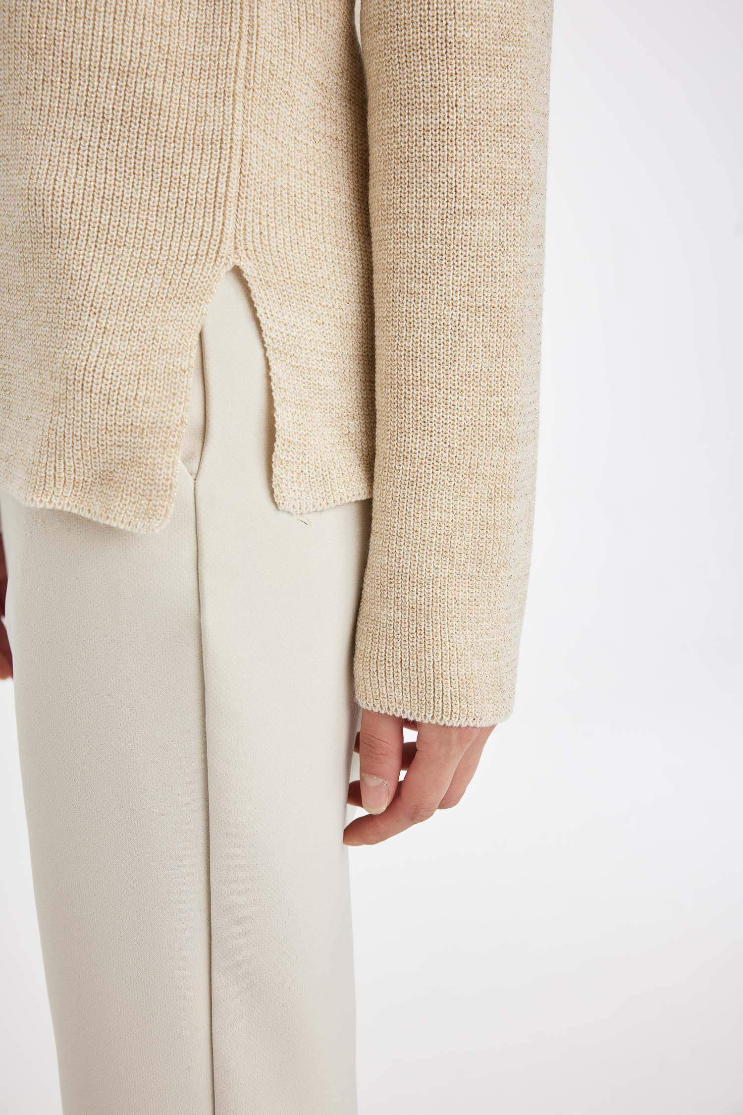 بلوز صوف طويل قماش لامع قصة عادية بياخة مستديرة