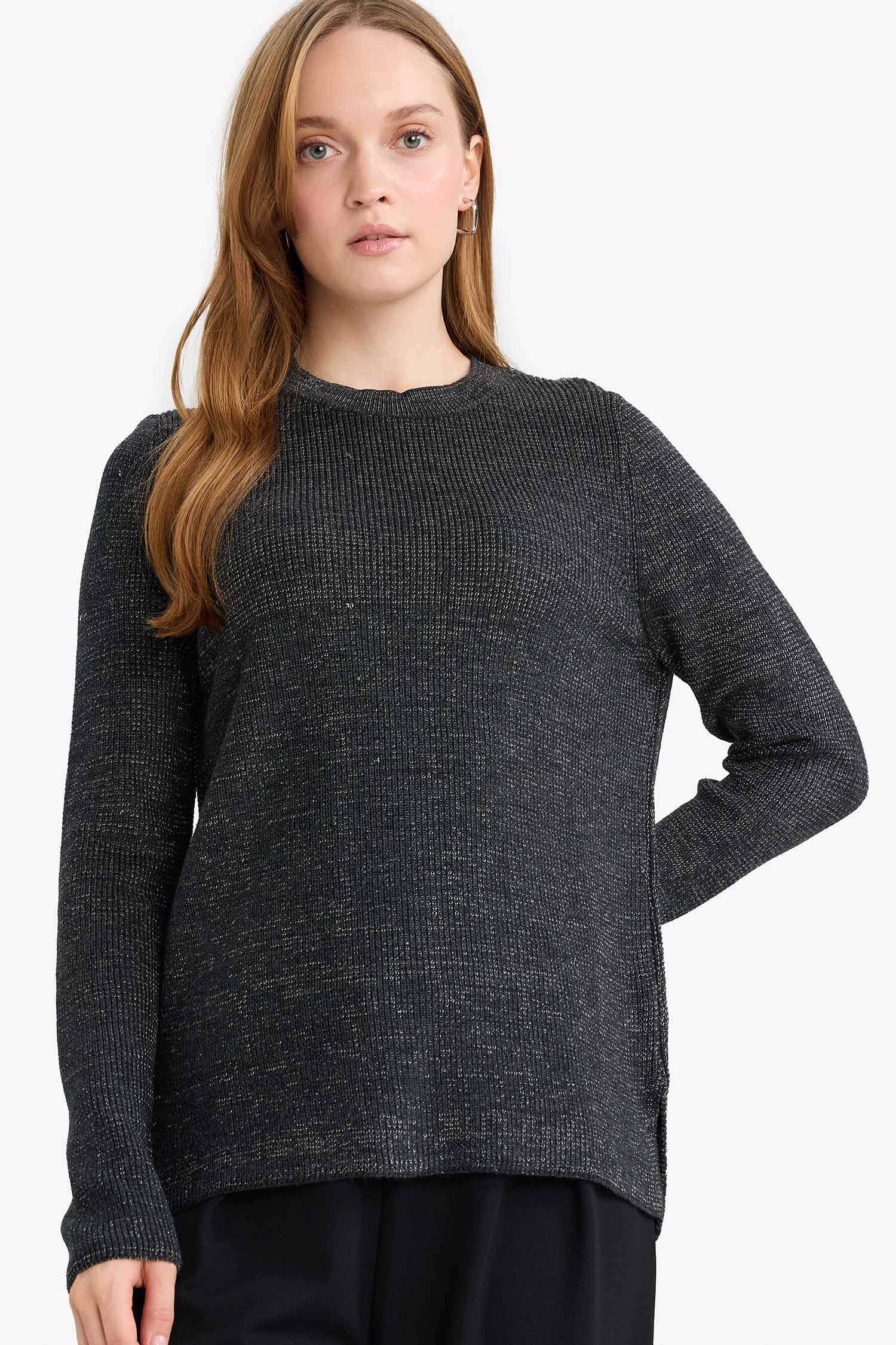 بلوفر تريكو قصة عادية برقبة مستديرة قماش لامع