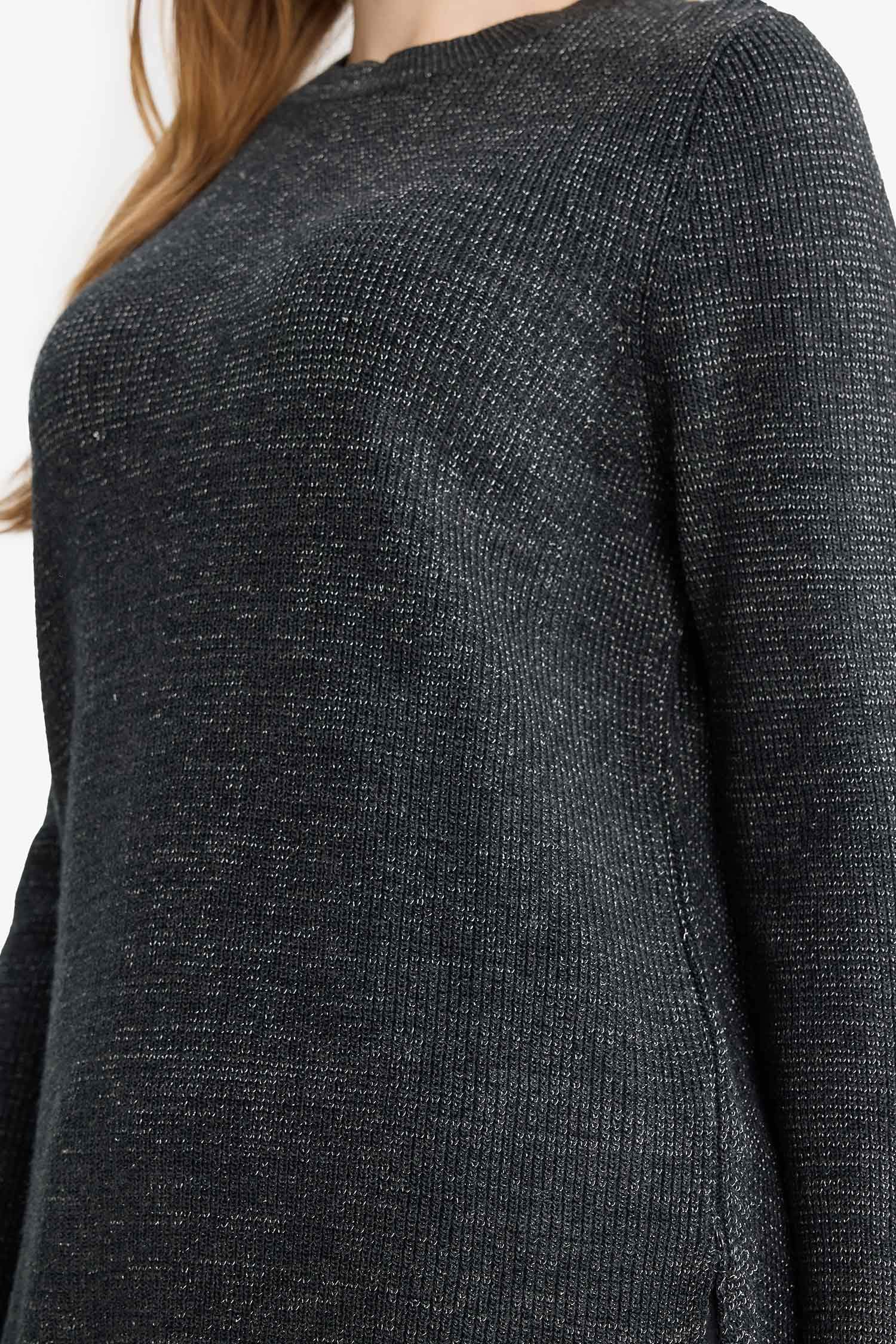 بلوفر تريكو قصة عادية برقبة مستديرة قماش لامع