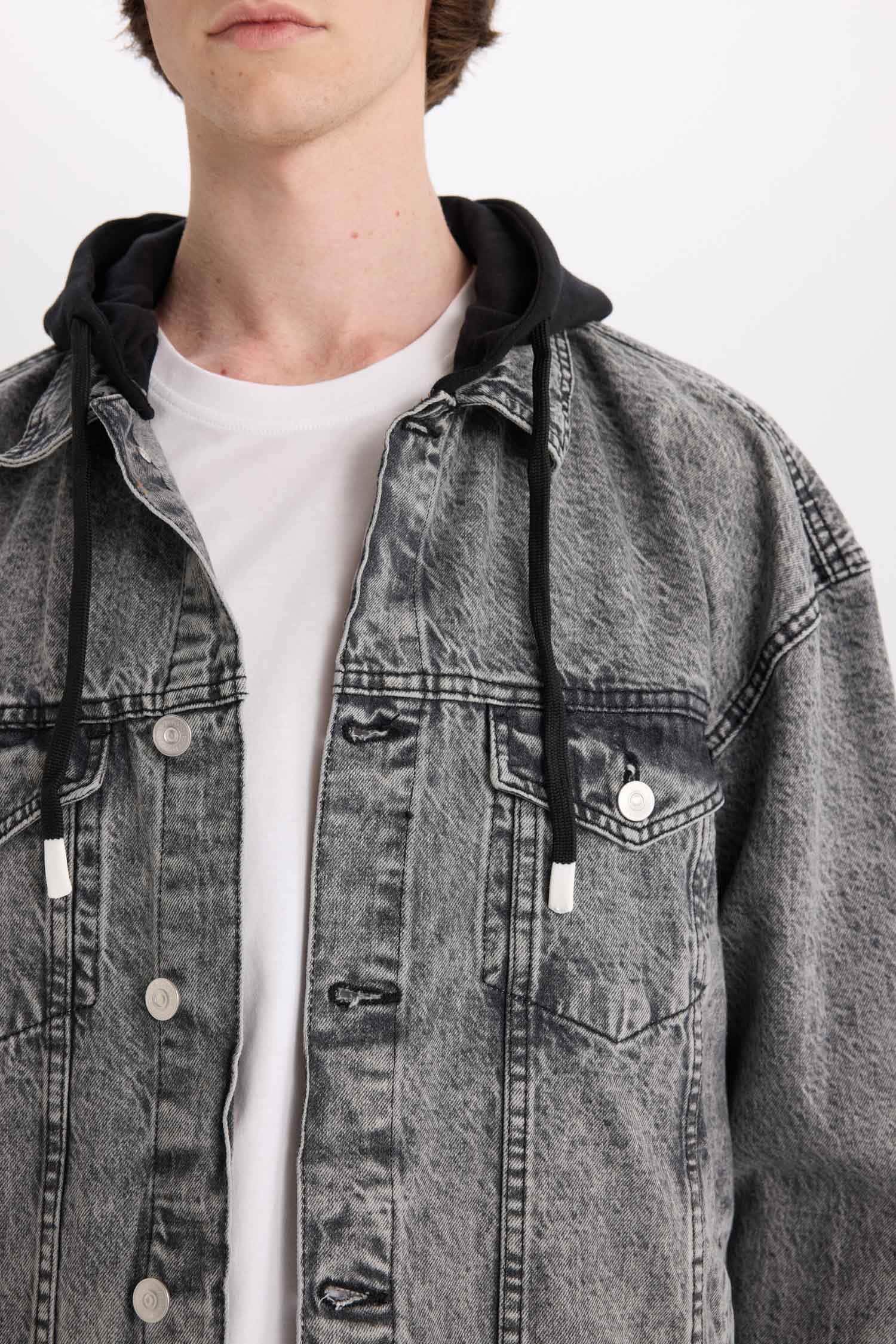 %100 Pamuk Oversize Geniş Kalıp Kapüşonlu Düğmeli Mevsimlik Baharlık Denim Ceket