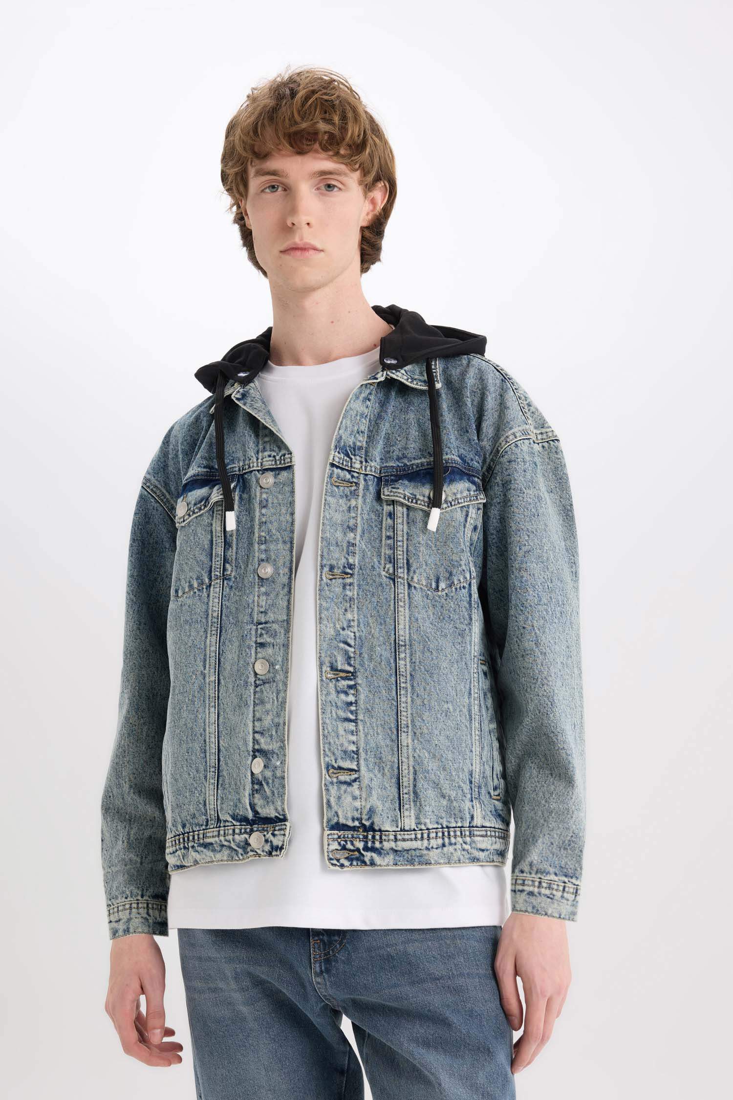 %100 Pamuk Oversize Geniş Kalıp Kapüşonlu Düğmeli Mevsimlik Baharlık Denim Ceket