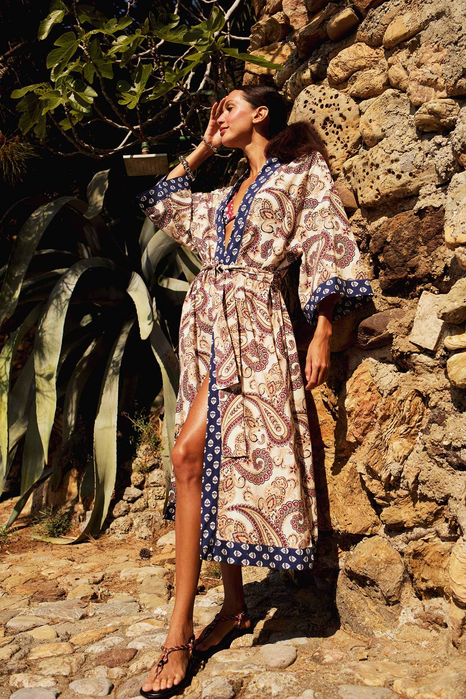 كيمونة من قطن مطبوع قصة عادية من Fall in Love