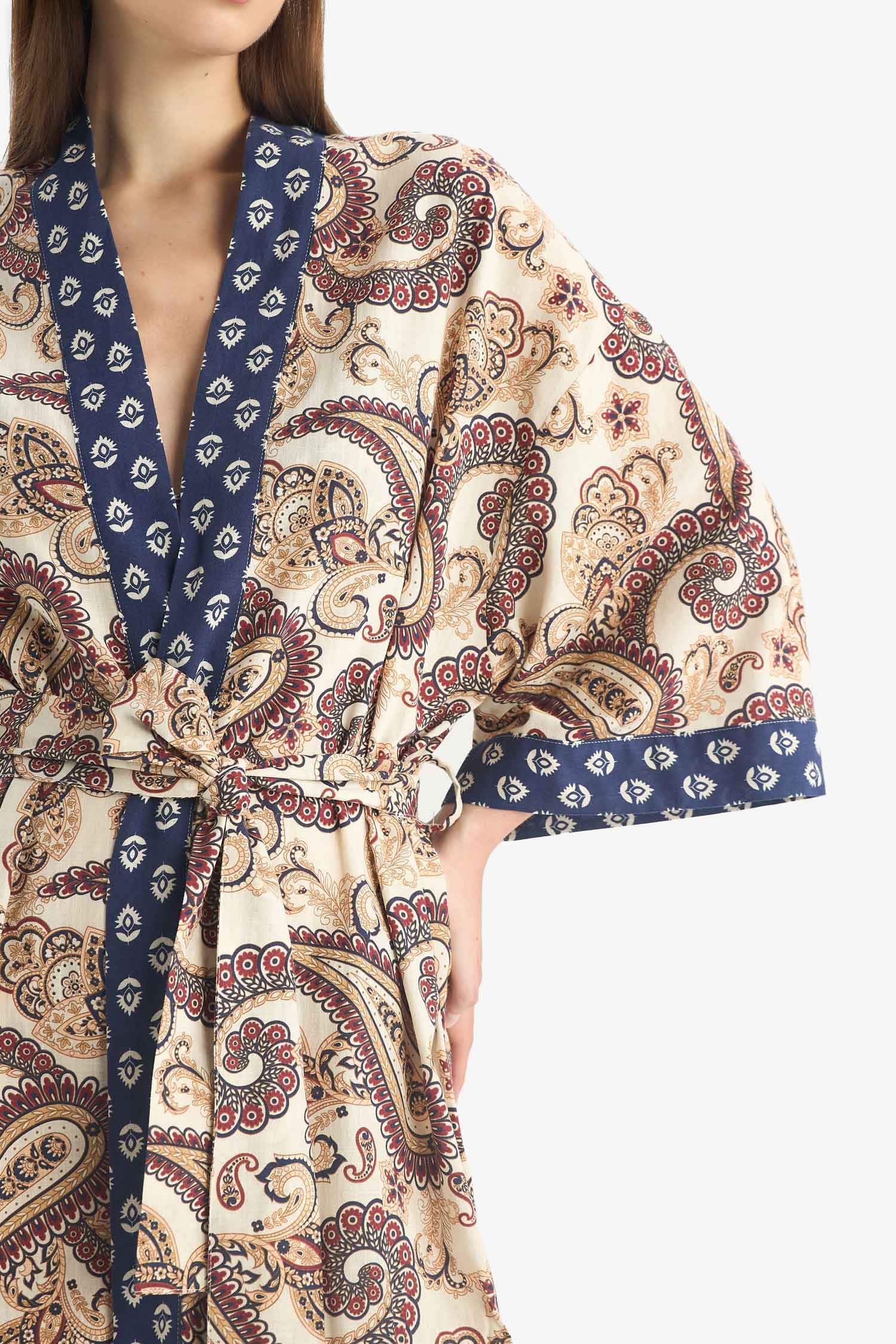 كيمونة من قطن مطبوع قصة عادية من Fall in Love