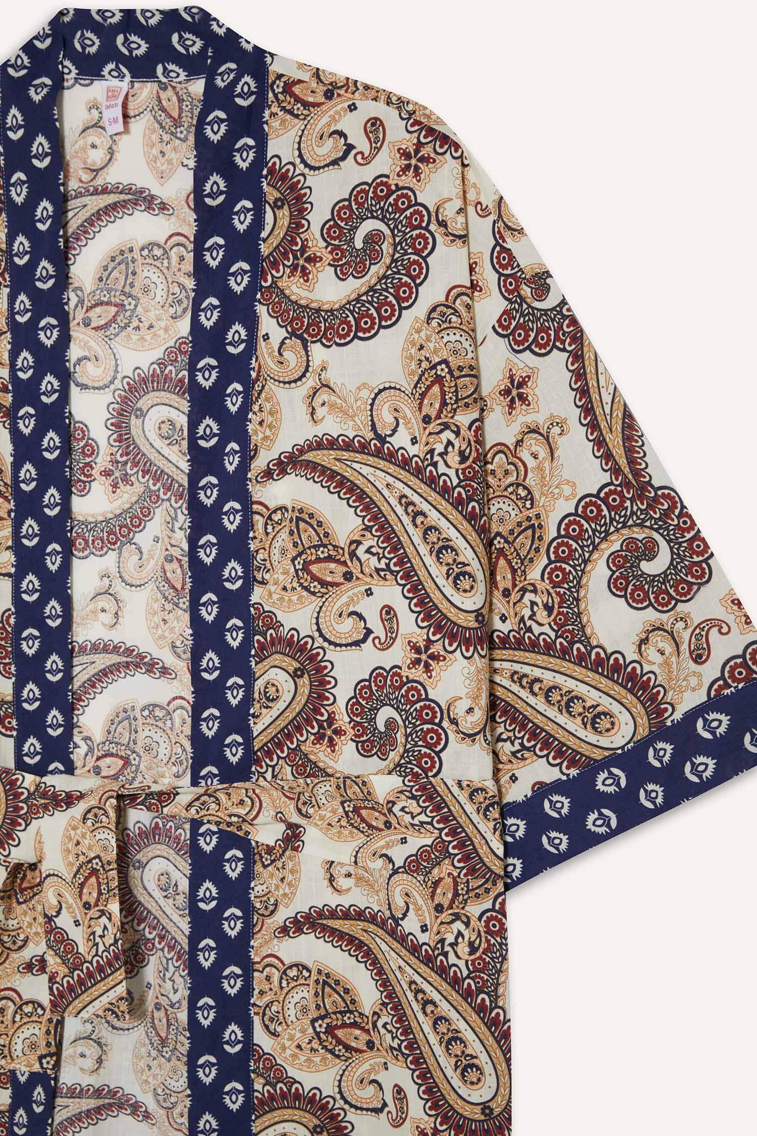 كيمونة من قطن مطبوع قصة عادية من Fall in Love