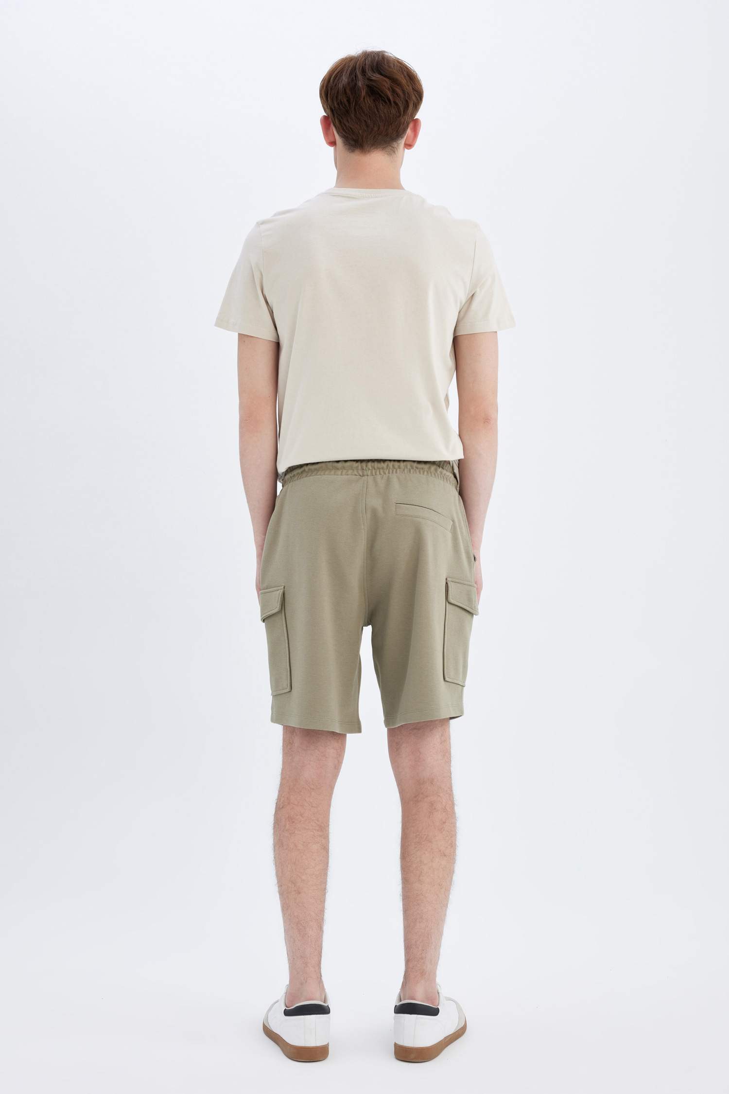 شورت بيزك قصة عادية