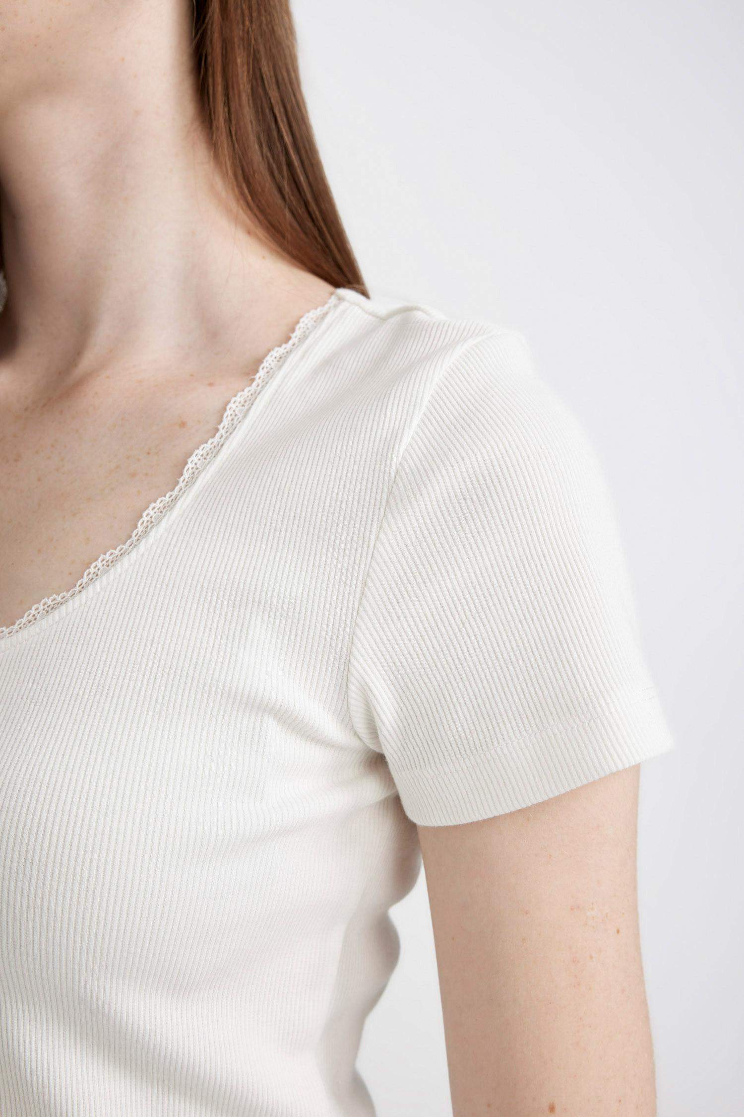 Fitted U Yaka Fitilli Kaşkorse Kısa Kollu Tişört