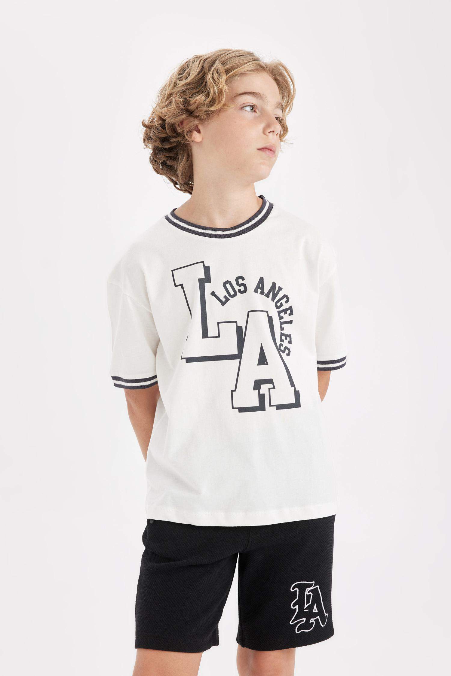 شورت ولادي قماش رقيق قصة عادية