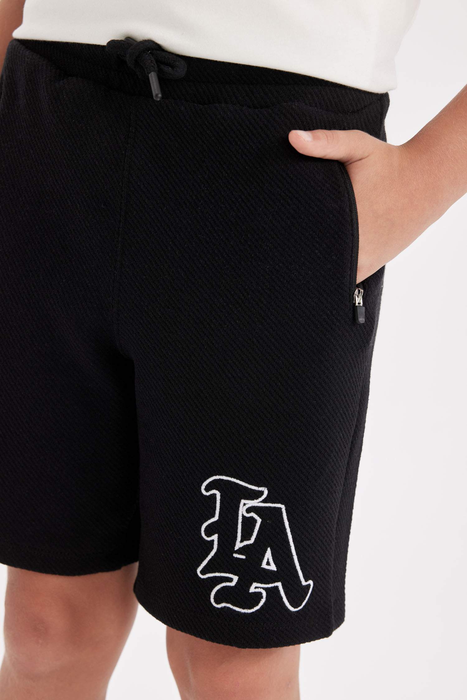 شورت ولادي قماش رقيق قصة عادية