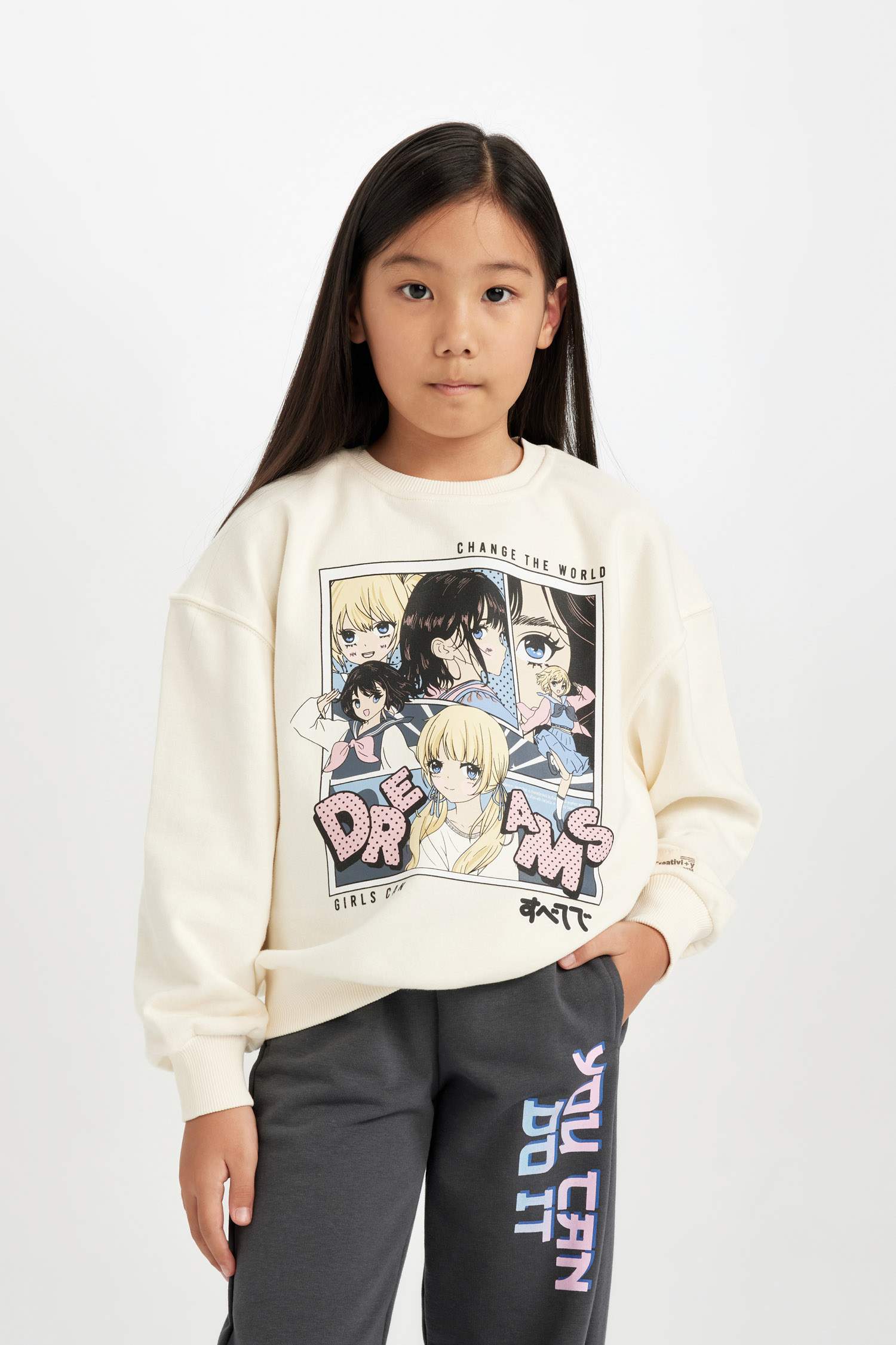 سويت شيرت بطبعة شعار واسع برقبة مستديرة