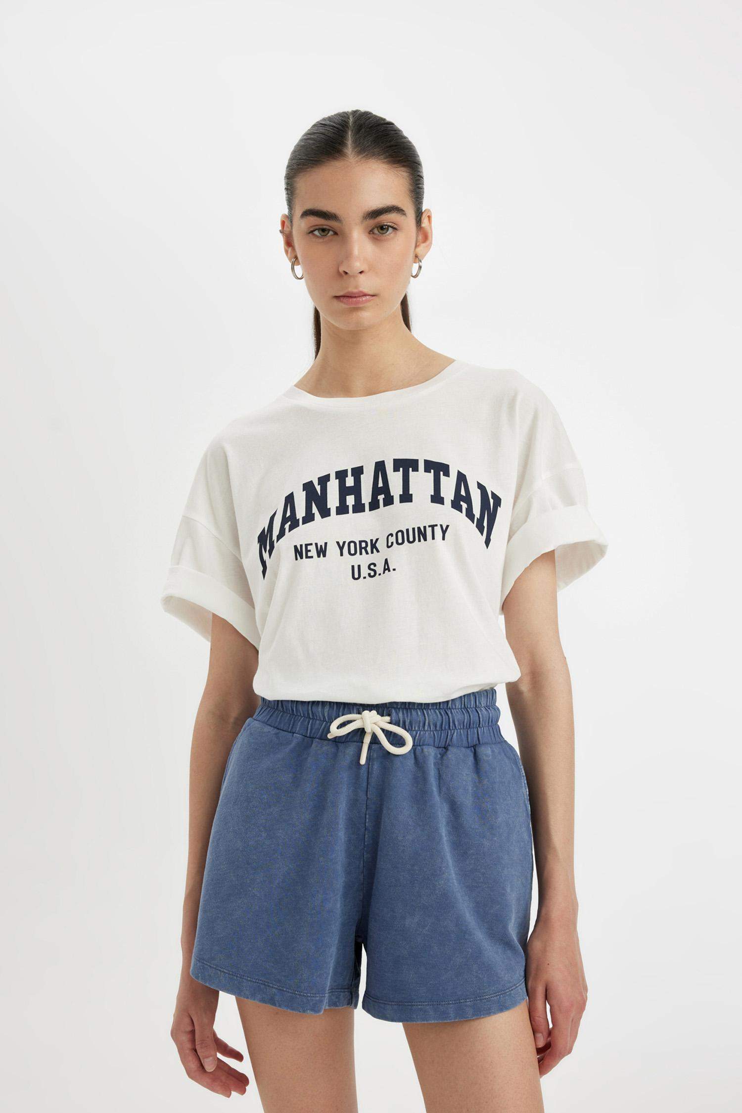 شورت منسوج بقصة مريحة