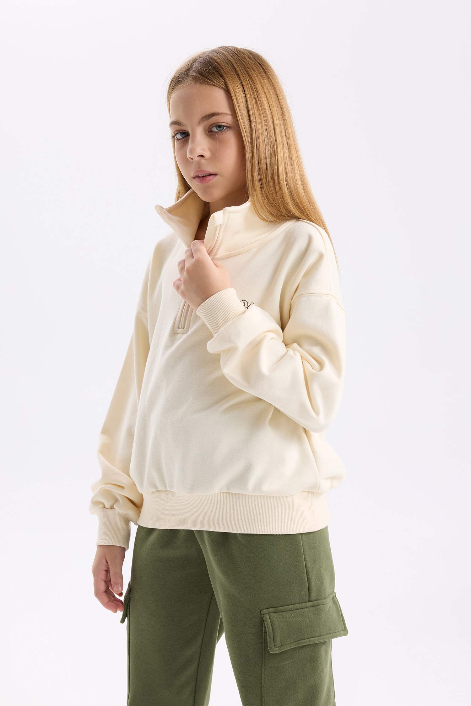 Kız Çocuk Relax Fit Dik Yaka Yarım Fermuarlı Baskılı Sweatshirt