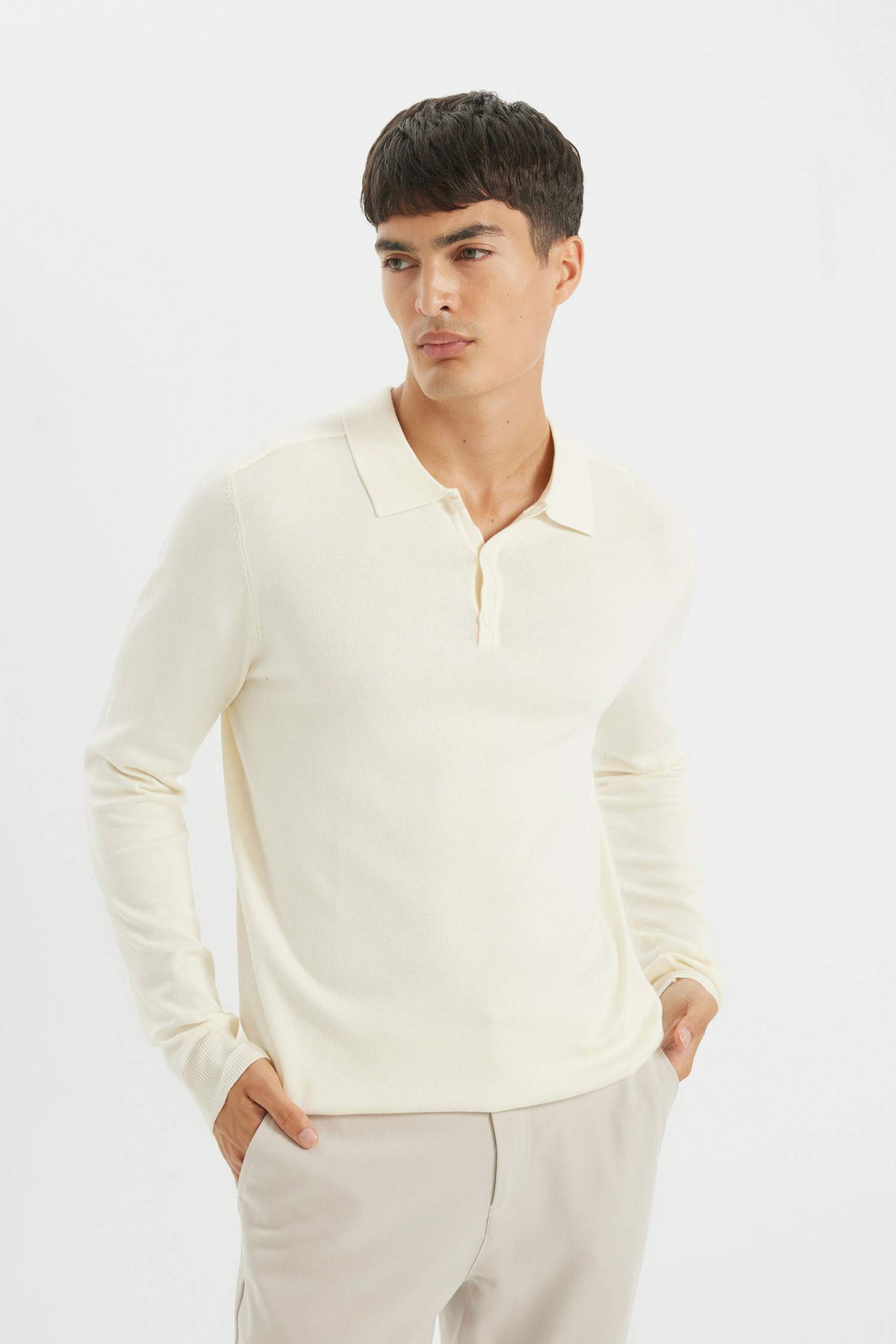 Свитер стандартного кроя с воротником поло