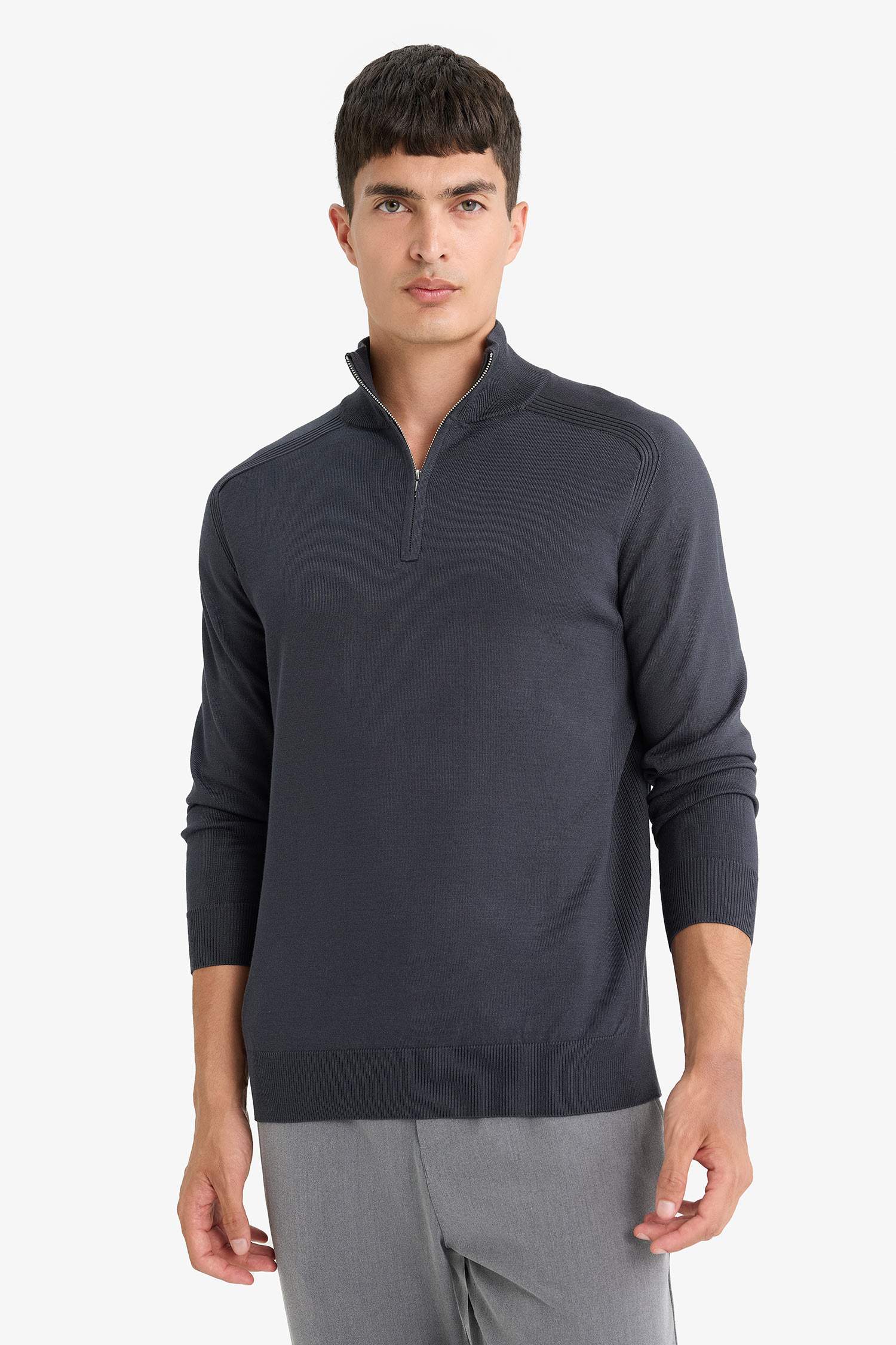 بلوز تريكو قصة عادية بياخة نص سحاب