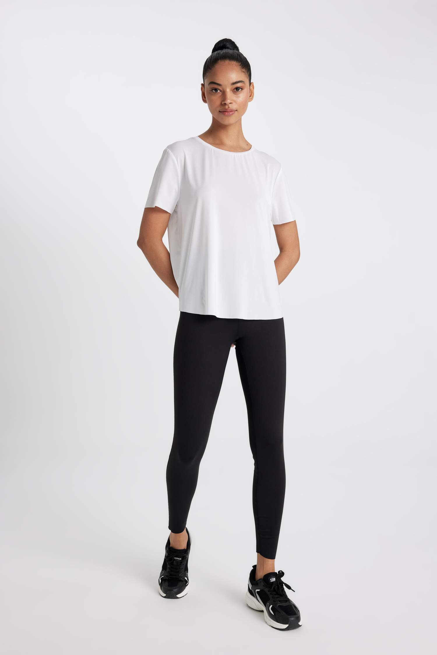 Standart Fit Bisiklet Yaka Sporcu Kısa Kollu Tişört