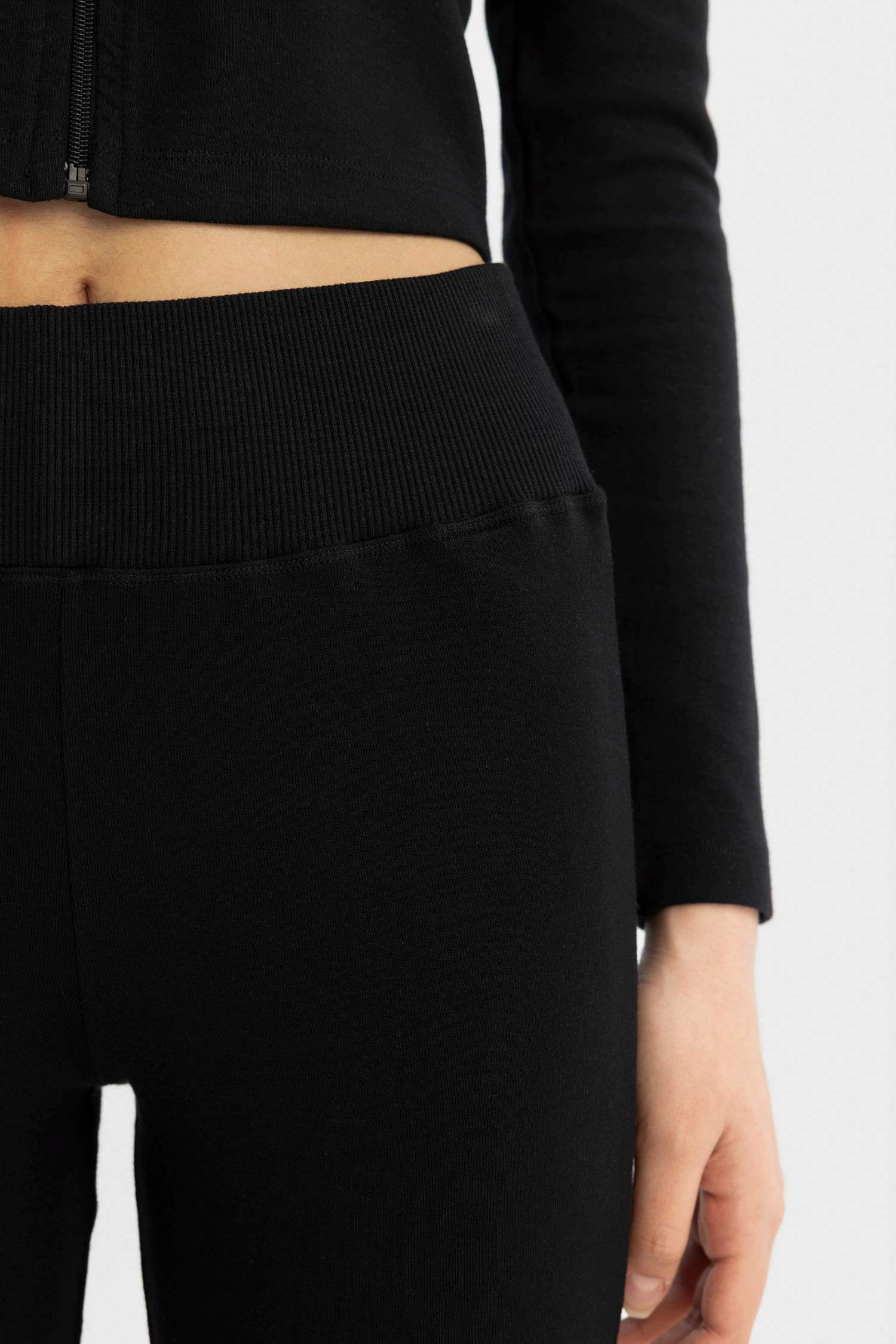 بنطلون سويت بانتس بيزك مضلع برجل واسع