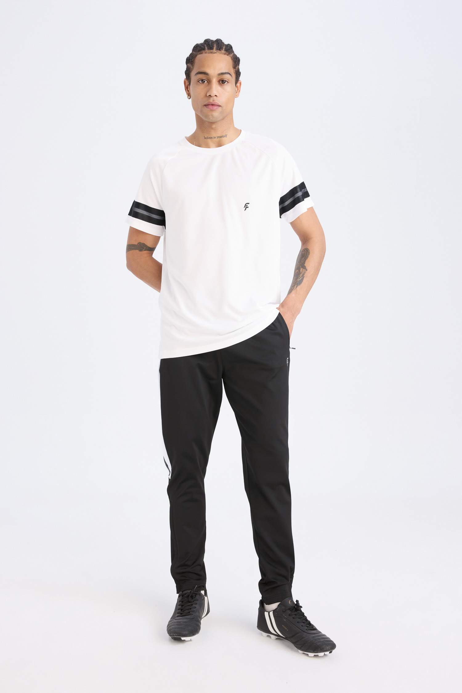 DeFactoFit Sporcu Jogger Eşofman Altı Slim Fit Dar Kesim Fermuarlı Paça Skuba Dalgıç Kumaş