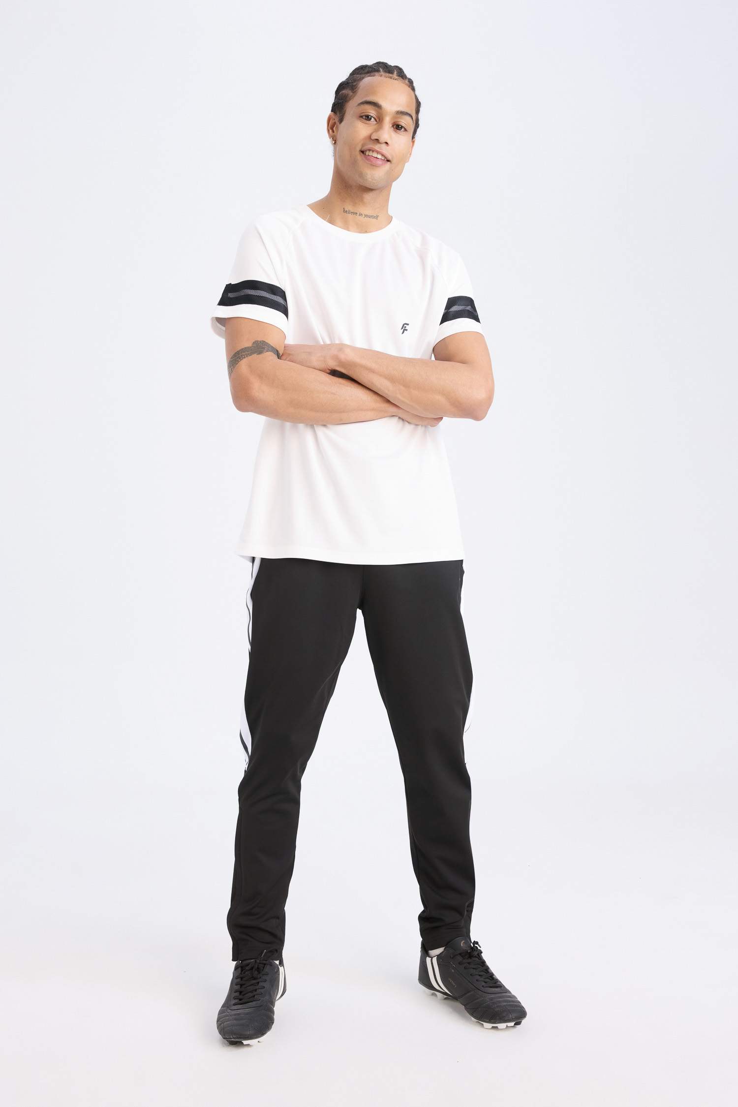 DeFactoFit Sporcu Jogger Eşofman Altı Slim Fit Dar Kesim Fermuarlı Paça Skuba Dalgıç Kumaş