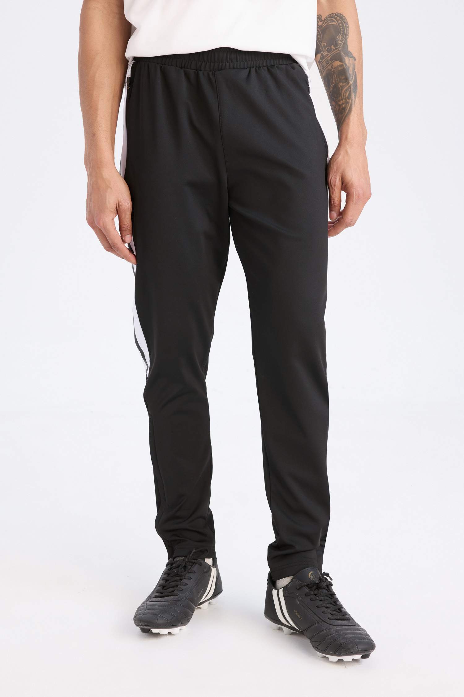 DeFactoFit Sporcu Jogger Eşofman Altı Slim Fit Dar Kesim Fermuarlı Paça Skuba Dalgıç Kumaş